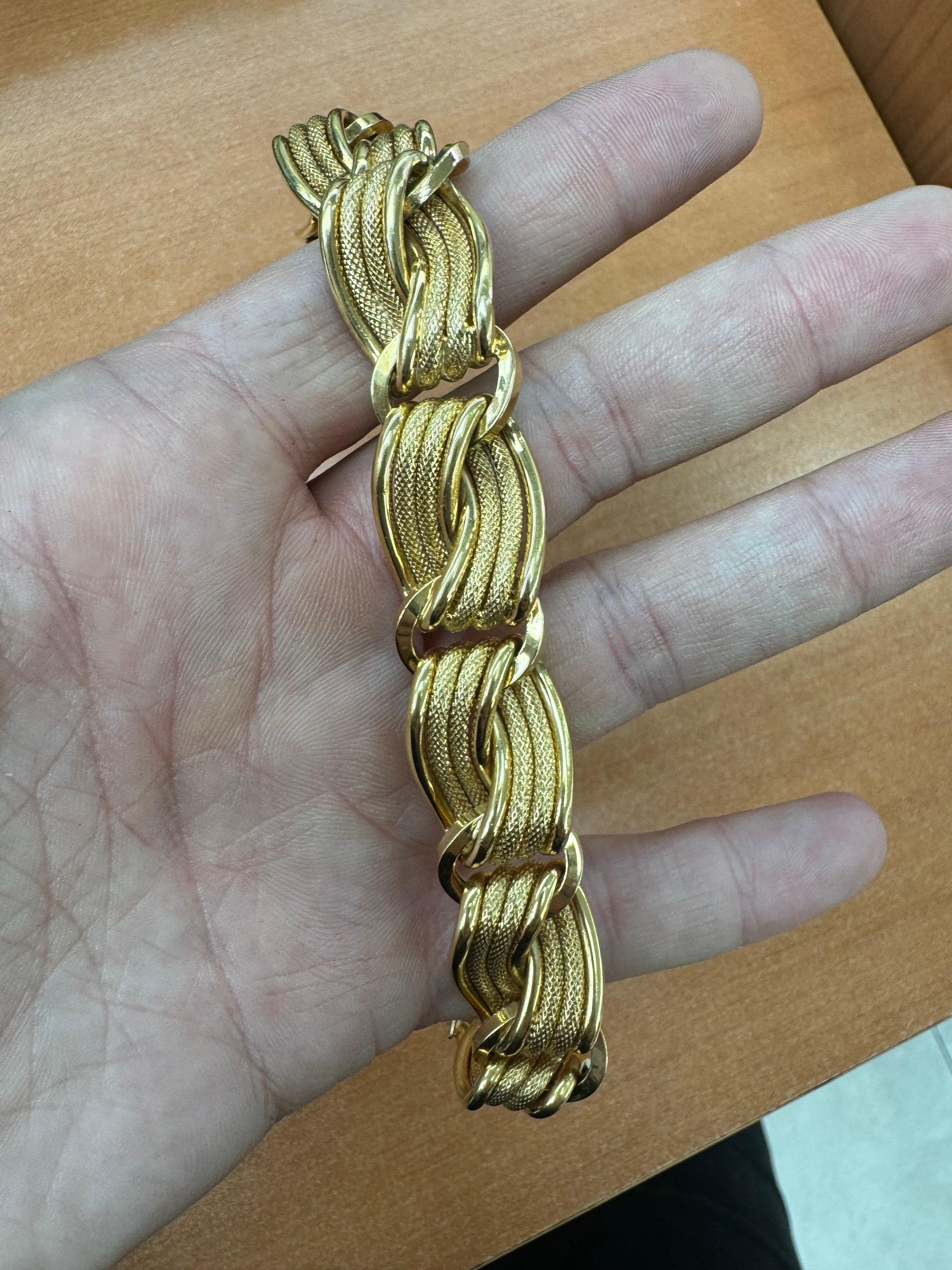 18 Karat Yellow Gold Textured & High Polish Link Bracelet 30.6 Grams 7.5
