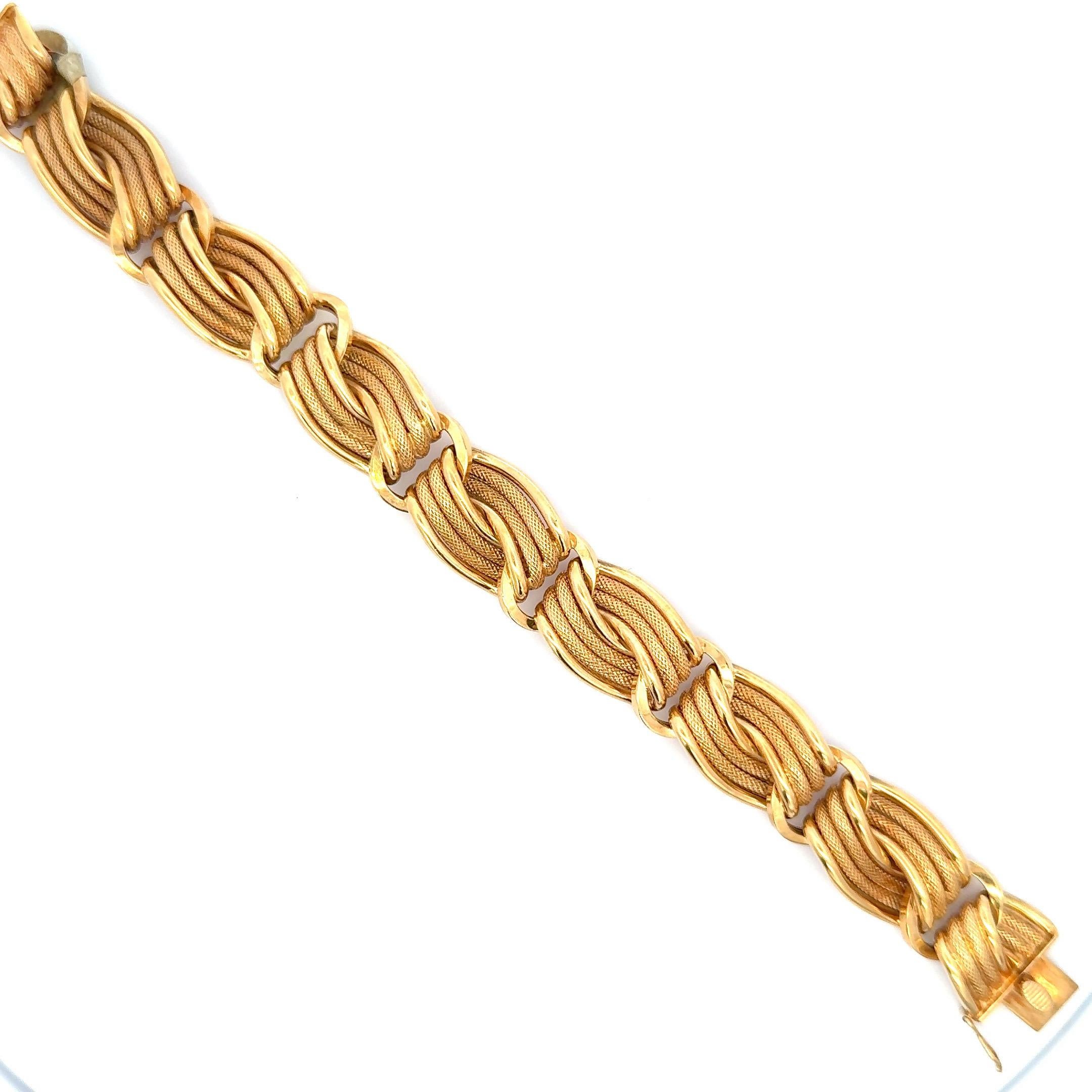 Bracelet à maillons tourbillonnants texturé et poli en or jaune 18 carats 30.6 grammes 7,5 pouces Pour femmes en vente
