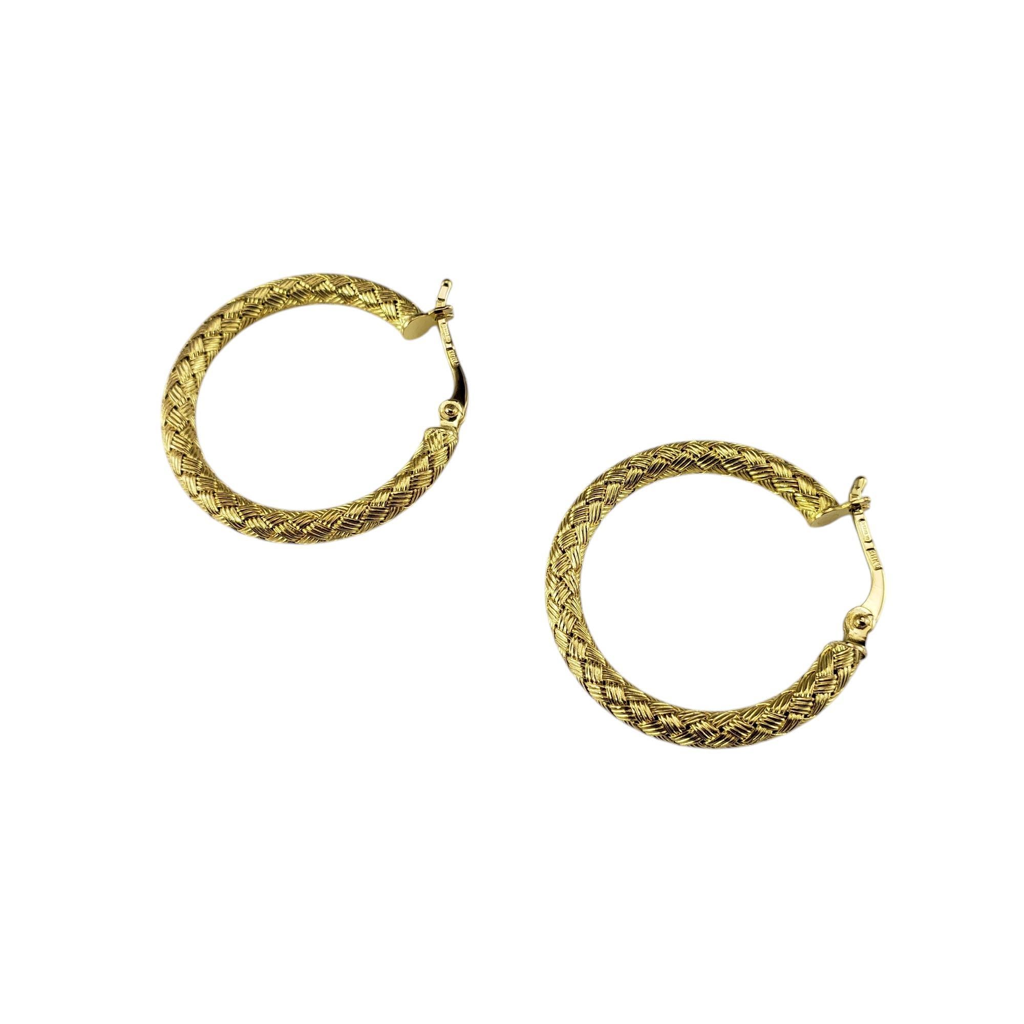 18 Karat Yellow Gold Textured Hoop Earrings #19900 In Good Condition For Sale In Washington Depot, CT