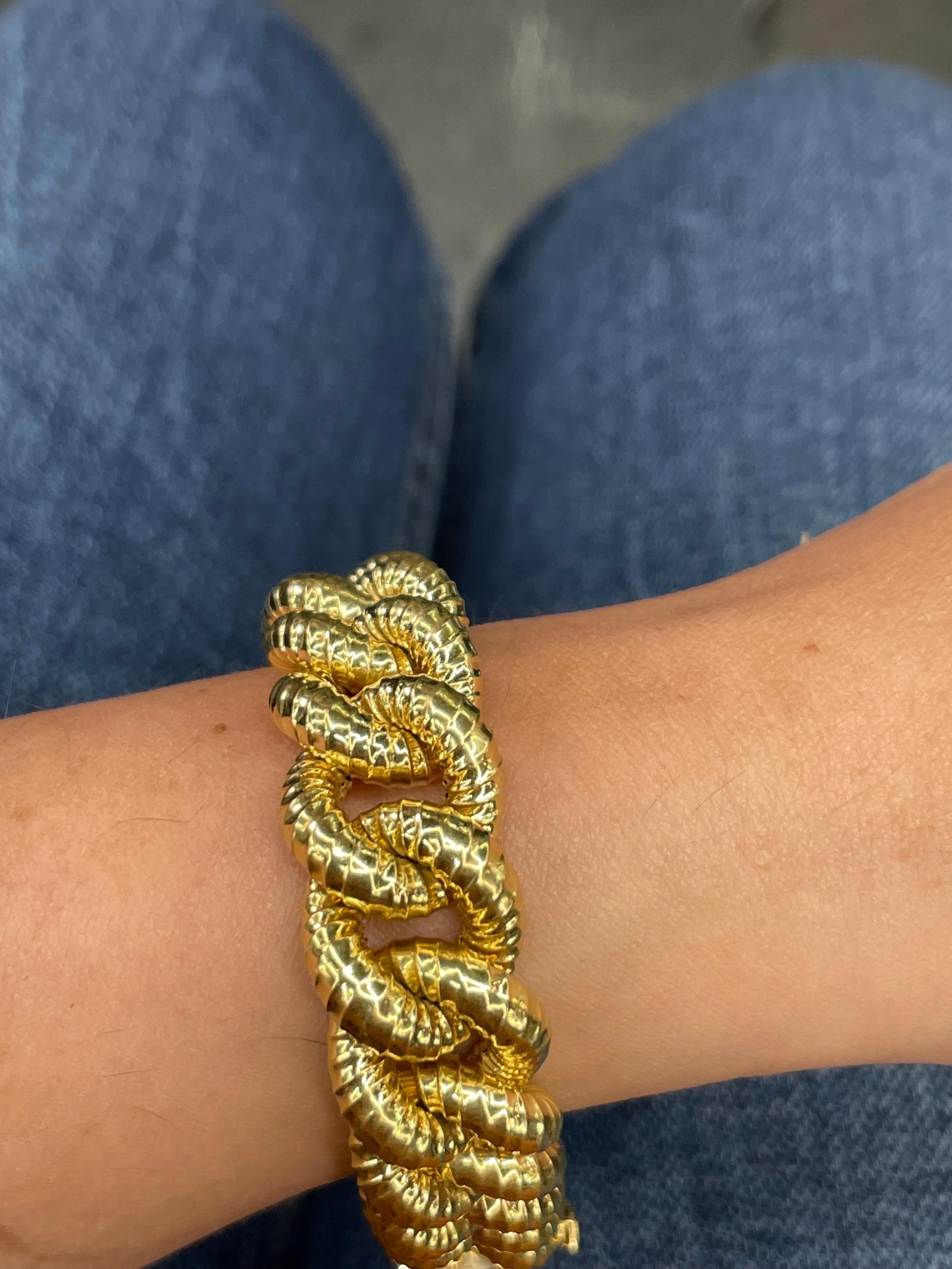 18 Karat Yellow Gold Textured Link Bracelet 34.9 Grams In Excellent Condition For Sale In New York, NY