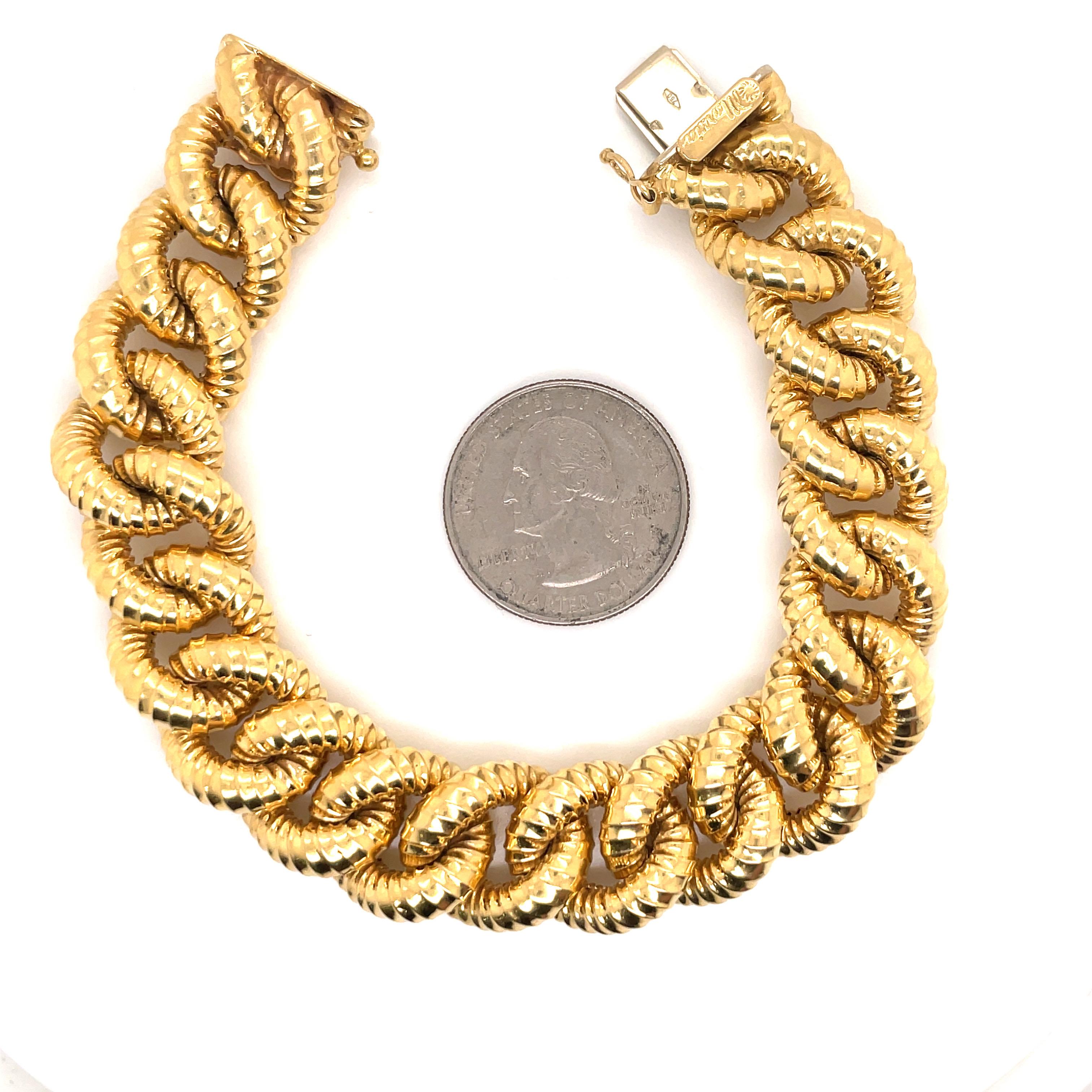 18 Karat Yellow Gold Textured Link Bracelet 34.9 Grams For Sale 4
