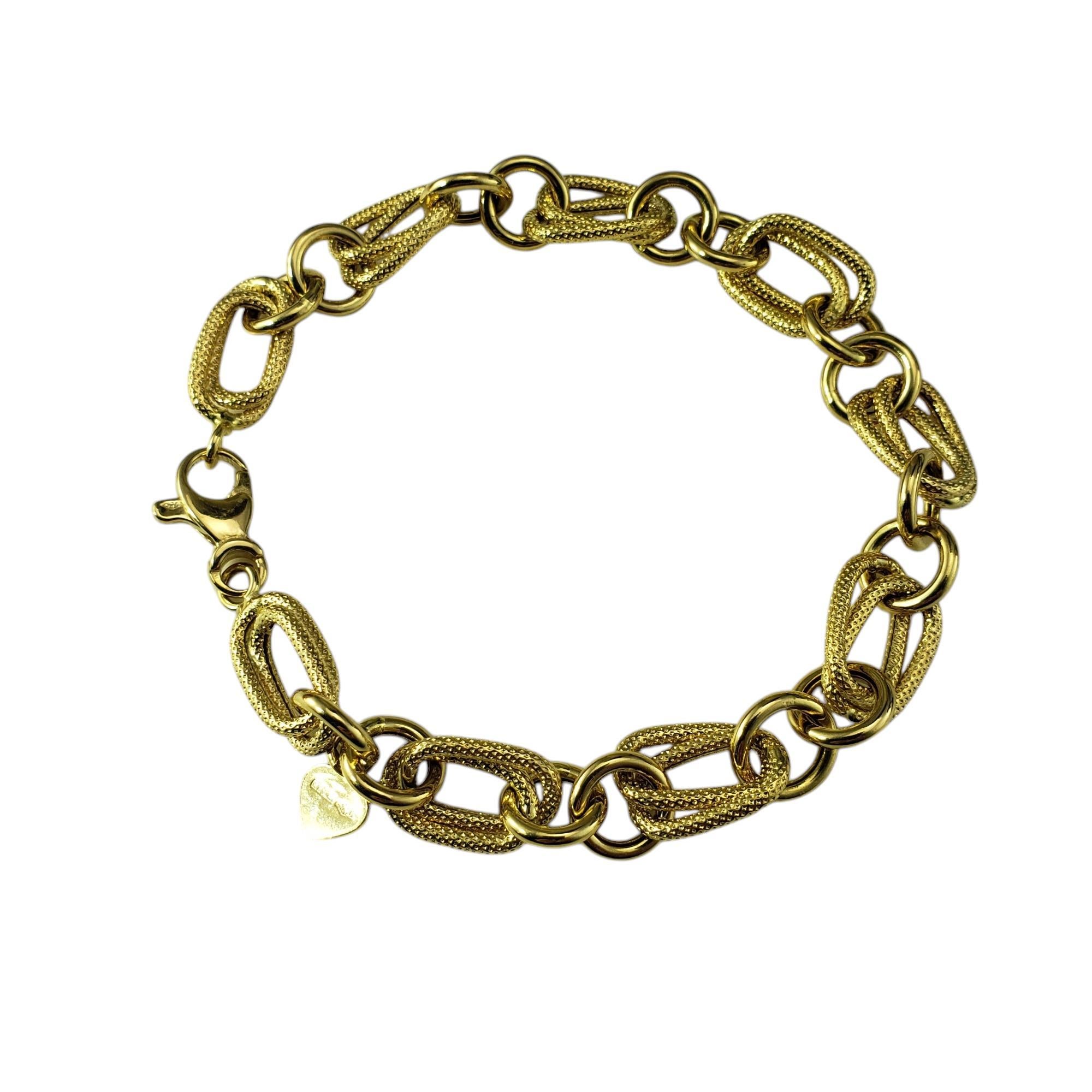 Bracelet à maillons en or jaune 18 carats, ovale et cercle texturés

Ce bracelet exquis présente des maillons texturés qui s'entrecroisent, créant un motif complexe qui reflète magnifiquement la lumière.

Largeur : 10 mm.

Taille : 8 pouces

Poids :