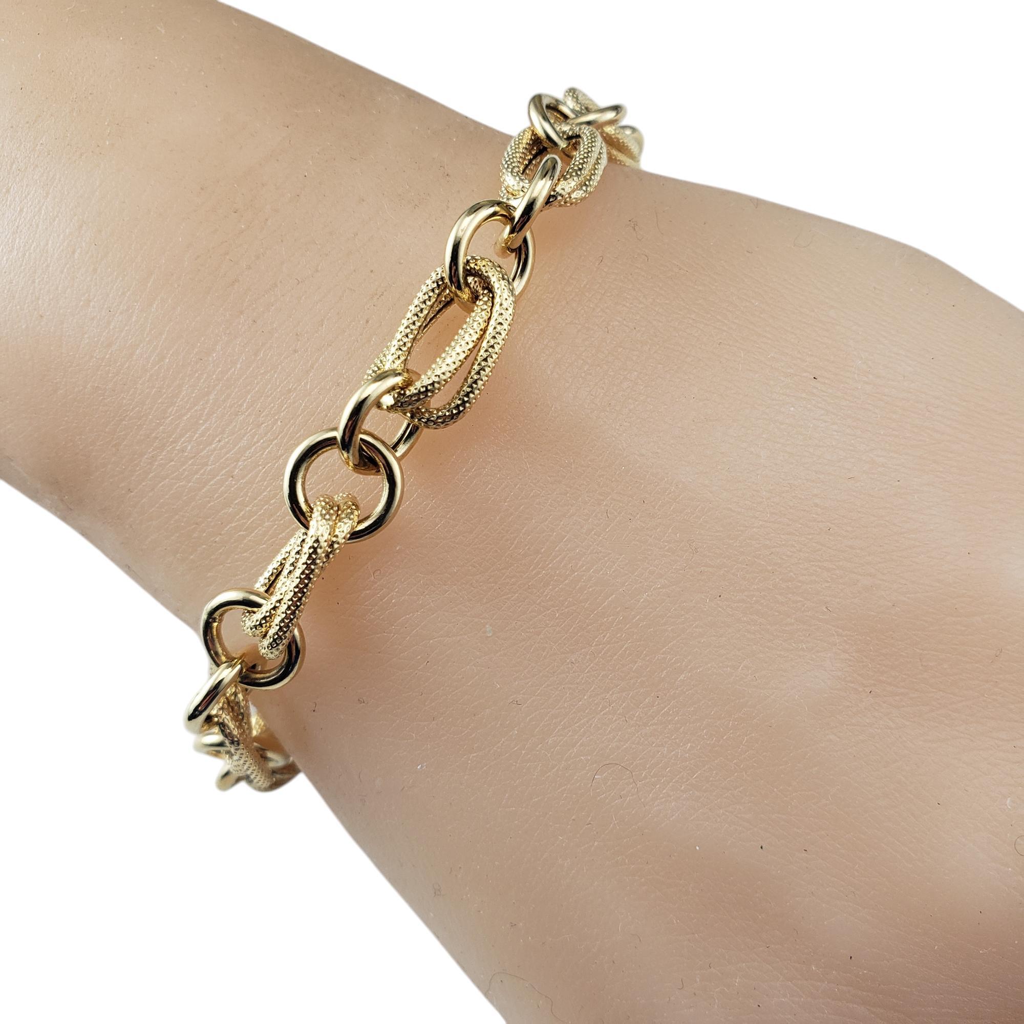 Bracelet à maillons ovales et circulaires texturé en or jaune 18 carats #20588 en vente 2