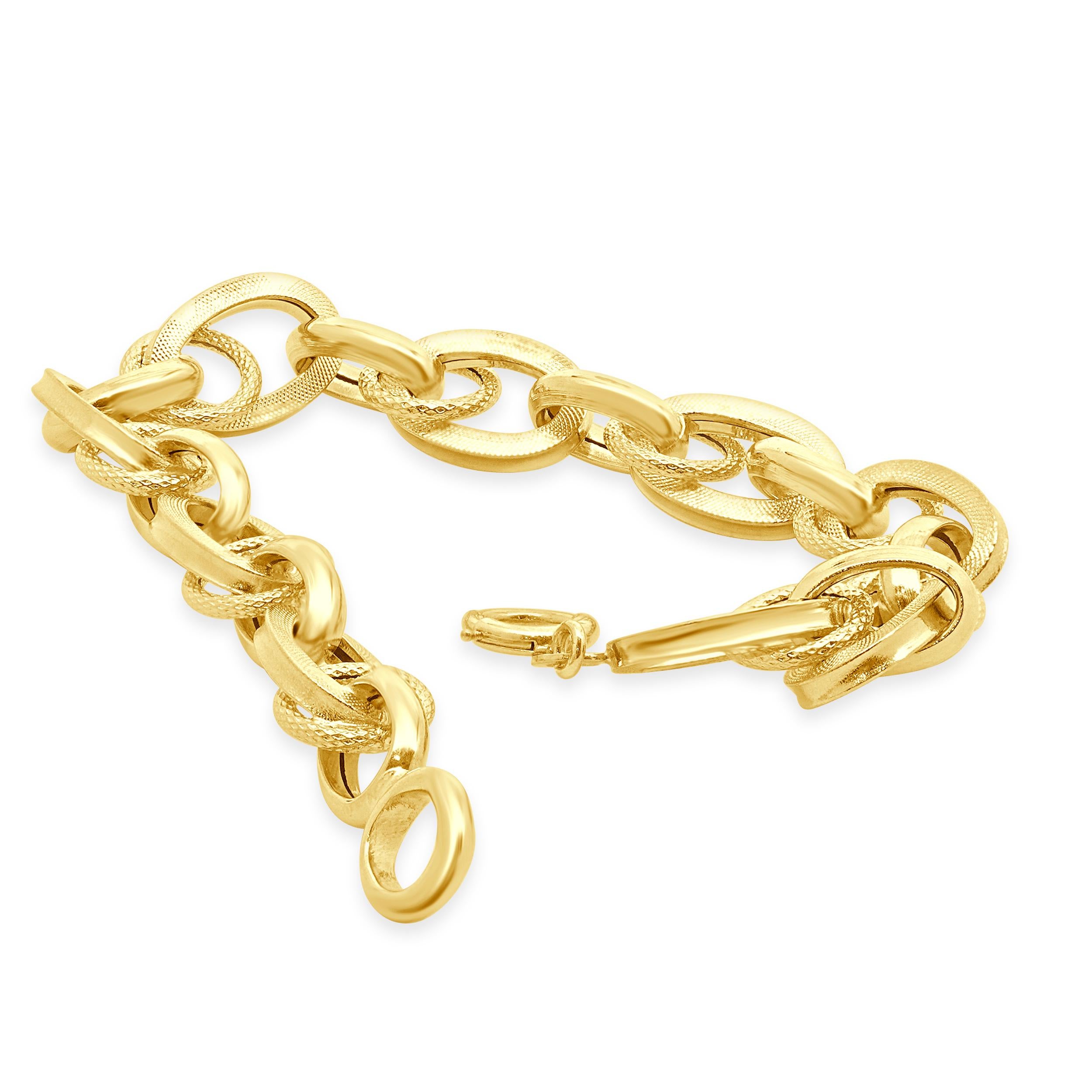 Diseñador: diseño personalizado
Material: oro amarillo de 18 quilates
Peso: 11,80 gramos
