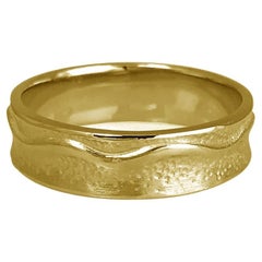 18 Karat Yellow Gold Textured Shoreline Men's Ring - Large
