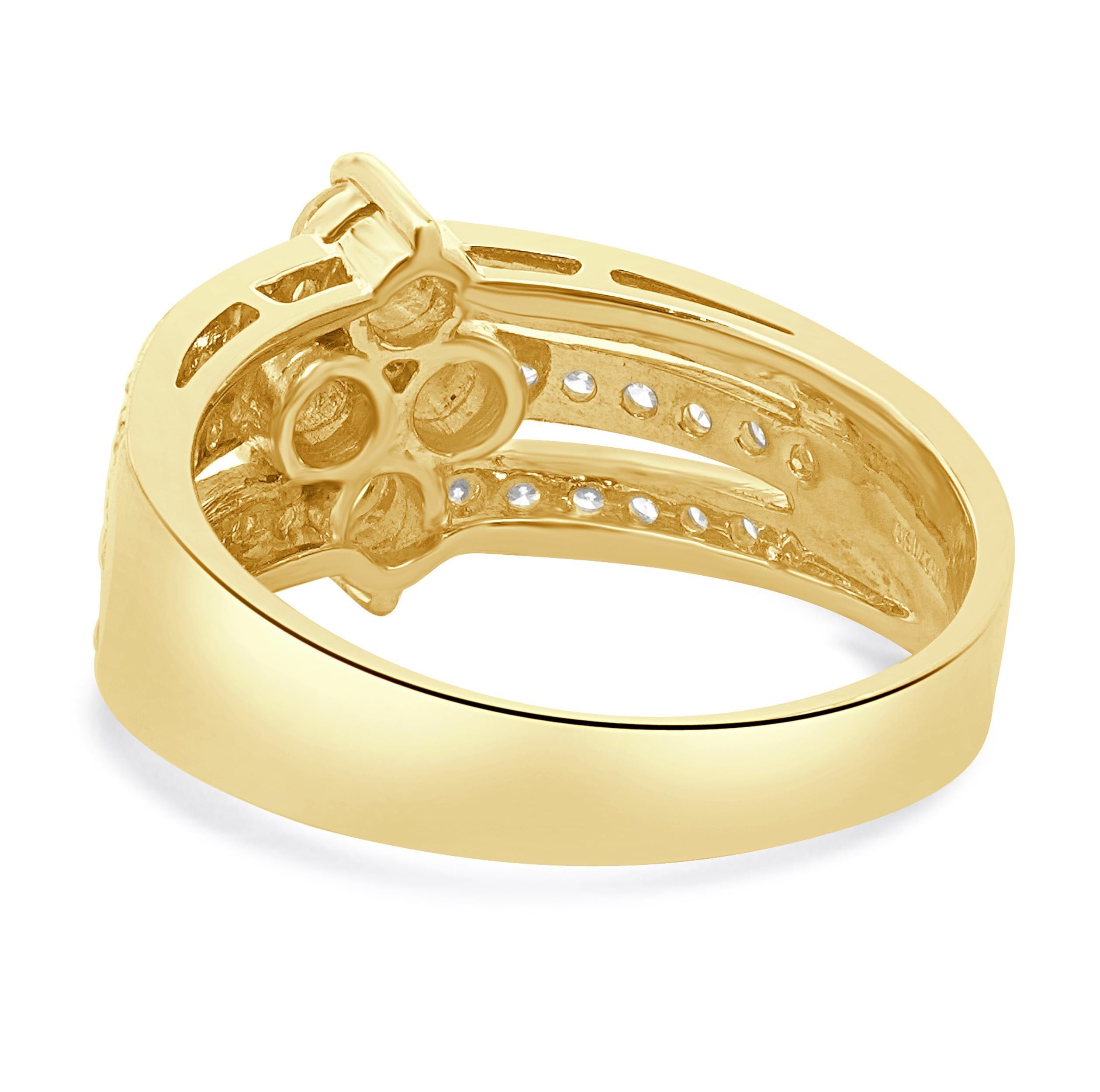 Anello a tre file di diamanti in oro giallo 18 carati In condizioni ottime in vendita a Scottsdale, AZ