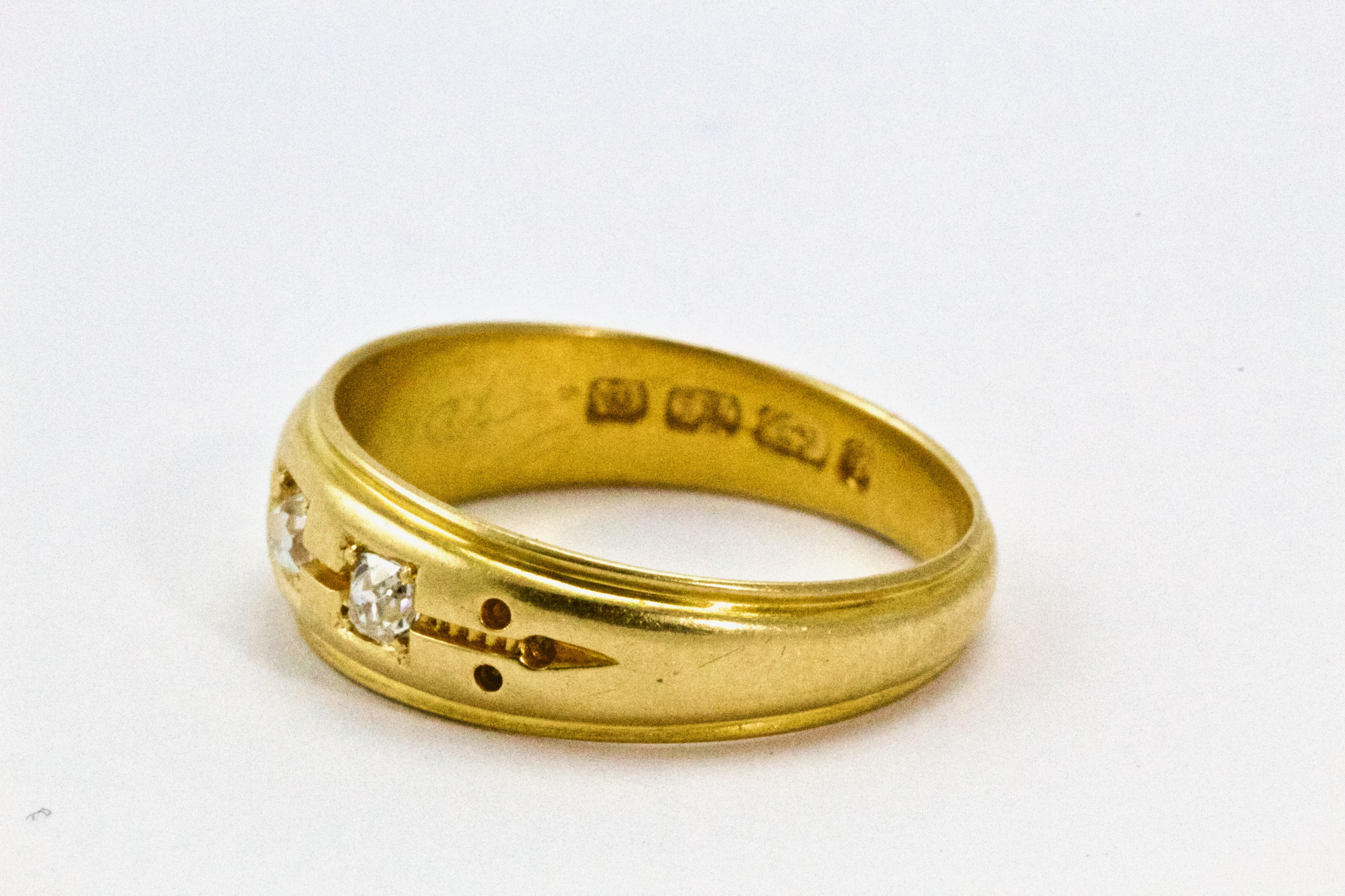 18 Karat Yellow Gold Three Stone Diamond Gypsy Ring, circa 1880 In Excellent Condition In Chipping Campden, GB