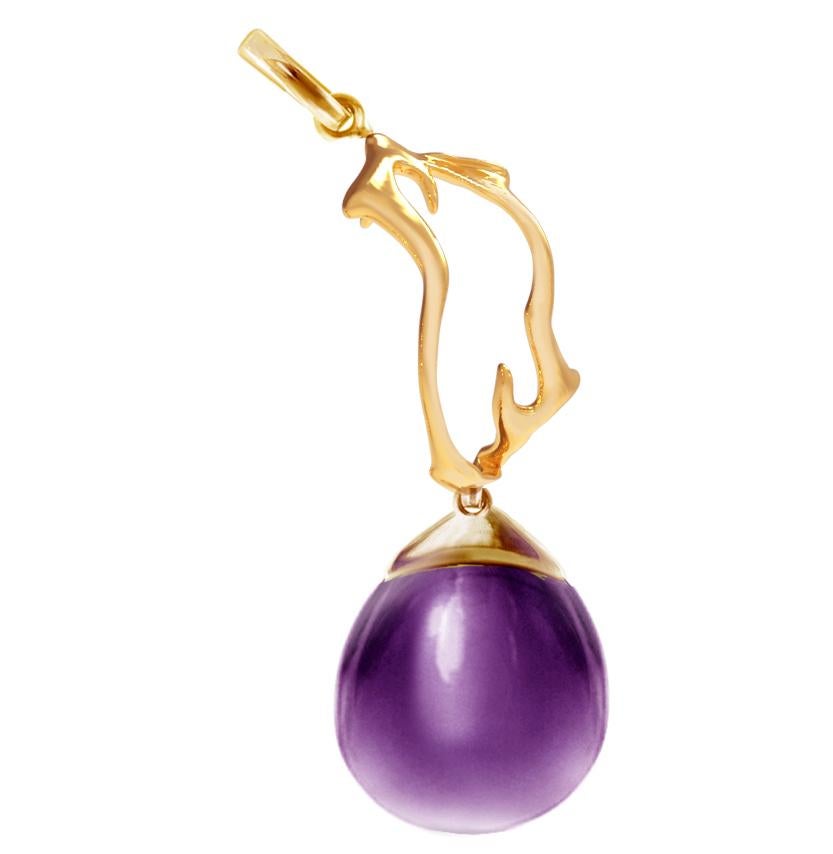 This contemporary drop pendant necklace is made of 18 karat yellow gold with detachable amethyst drop. The highest quality gold has liquid sparkling surface as the perfect jewellery highlight. The work is made by the fine jewellery standards of