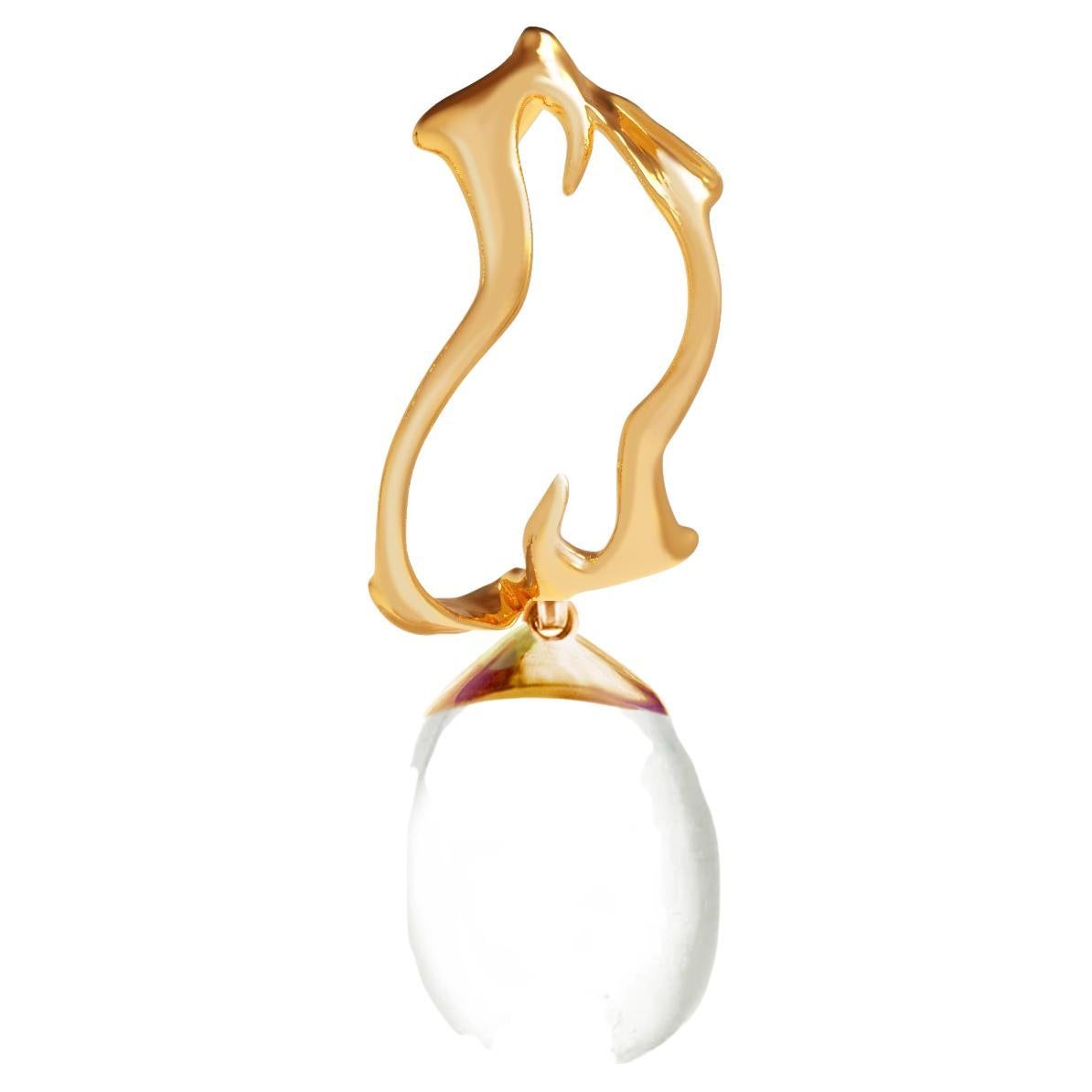 Ce collier pendentif contemporain en forme de goutte est en or jaune 18 carats avec une goutte de quartz détachable. L'or de la plus haute qualité présente une surface liquide et étincelante qui met parfaitement en valeur les bijoux. Le Making Works