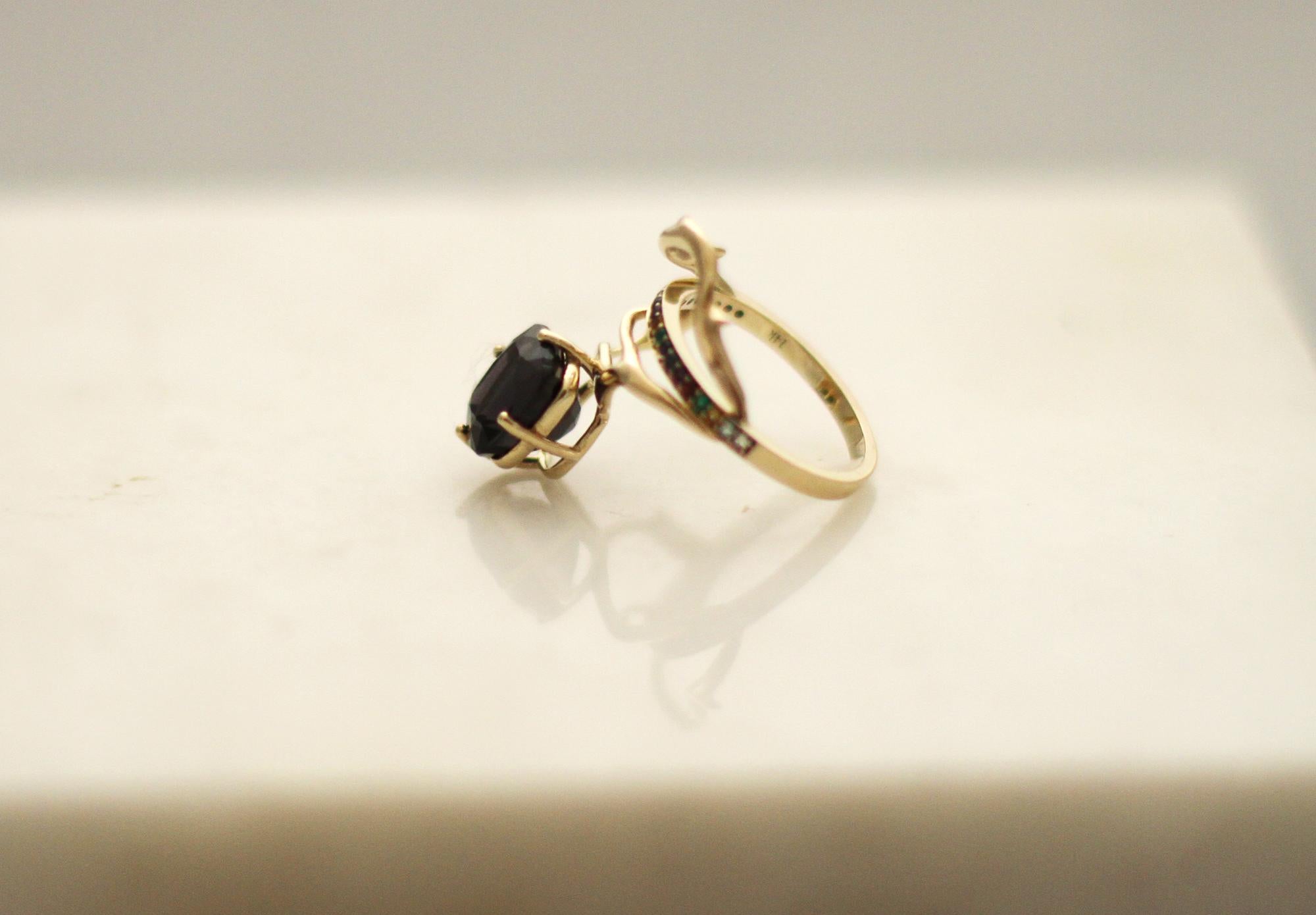 Yellow Gold Contemporary Cocktail Ring with Sapphire and Diamonds For Sale 5