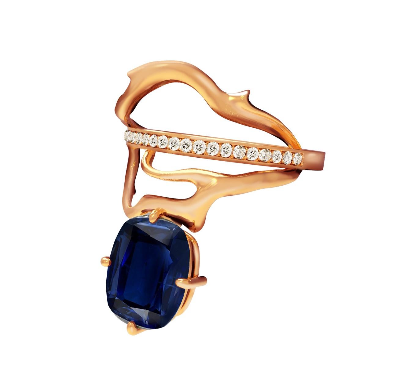 18 Karat Yellow Gold Contemporary Cocktail Ring with Sapphire and Diamonds In New Condition For Sale In Berlin, DE