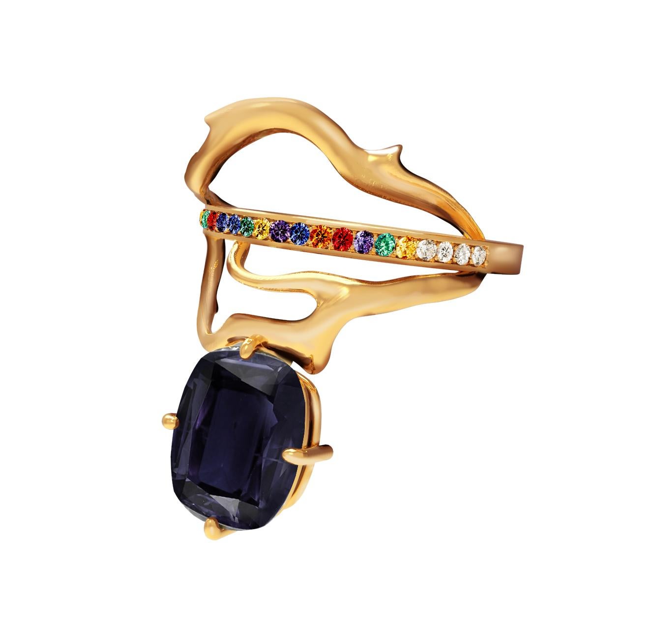 Yellow Gold Cushion Spinel Tibetan Contemporary Dimensional Ring with Sapphires  In New Condition For Sale In Berlin, DE