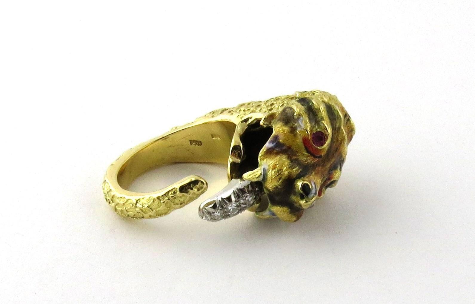 Vintage 18K Yellow Gold Tiger Ring 

Diamond Tongue Ruby Eyes

 Size 5.75 

2 ruby eyes

 3 Single cut diamonds on tongue

 35 mm in diameter

 13.4 g 

8.6 dwt

 Marked 750

 Very good pre owned condition

 All of our items are packaged securely