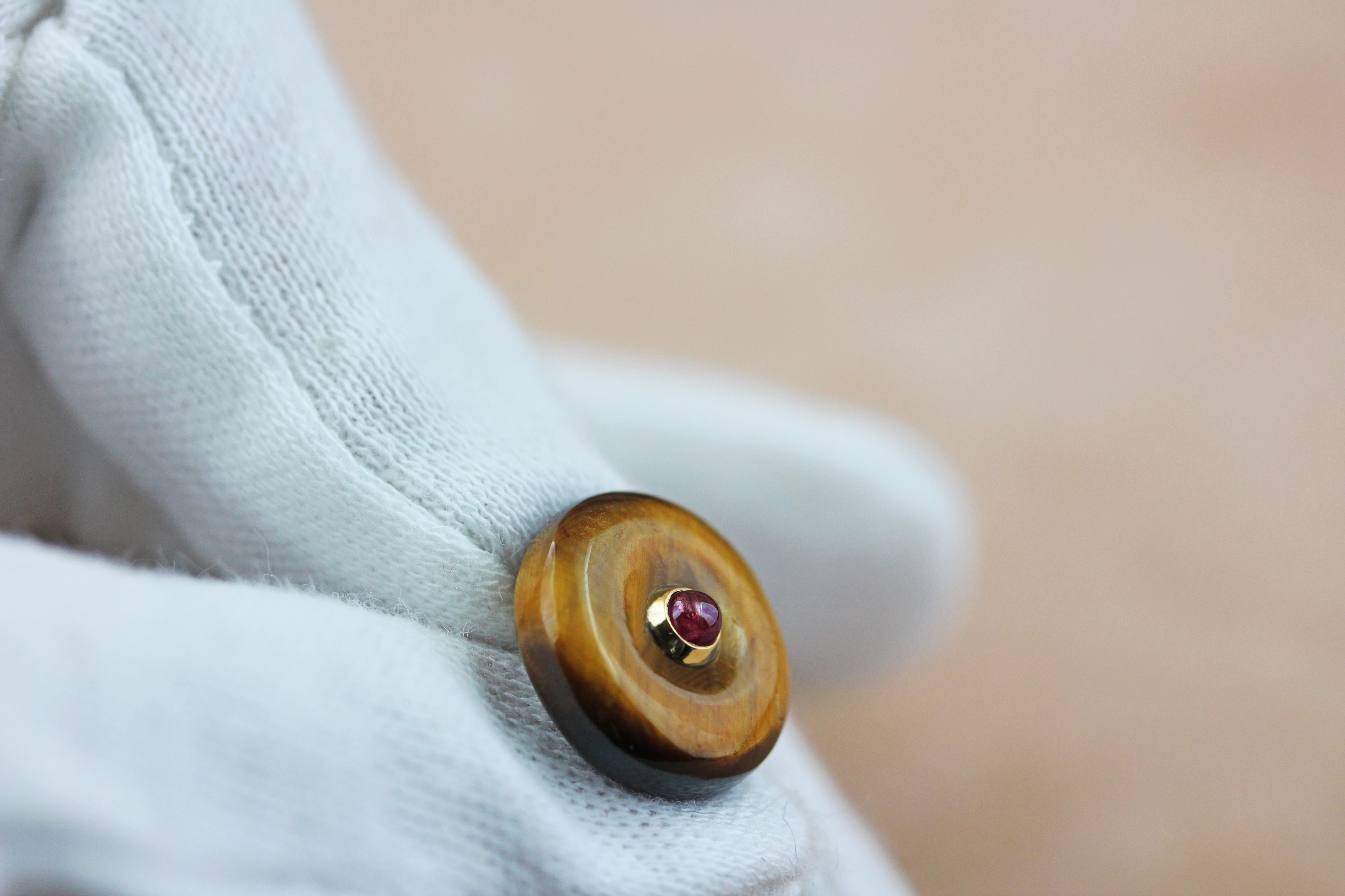 Cabochon 18 Karat Yellow Gold Tiger’s Eye Rubies Double Round Cufflinks For Sale