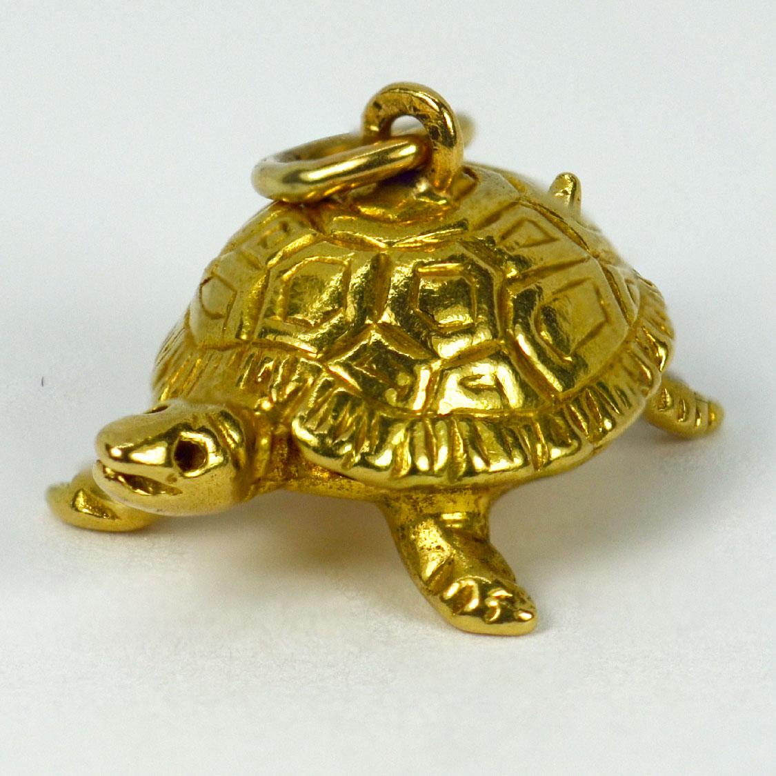 Pendentif breloque tortue en or jaune 18 carats Bon état - En vente à London, GB