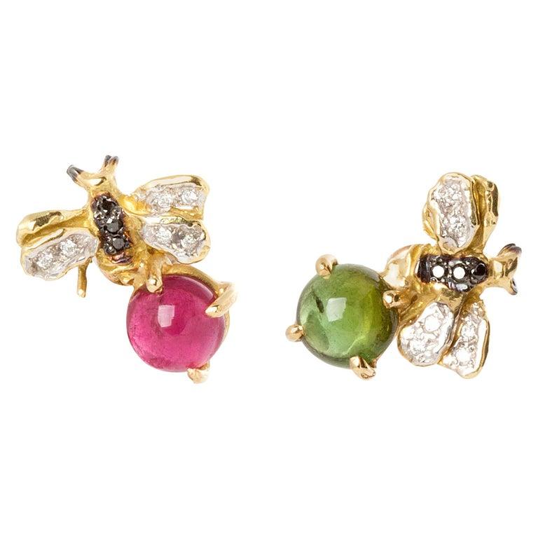 18 Karat Yellow Gold 3.20 Karats Green & Pink Tourmaline 0.10 Karats White Diamond 0.06 Karats Black Diamonds Bees Handcrafted Stud Earrings
Here there is a pair of Little Bees Stud Earrings handcrafted in 18 Karats Yellow Gold and adorned with a