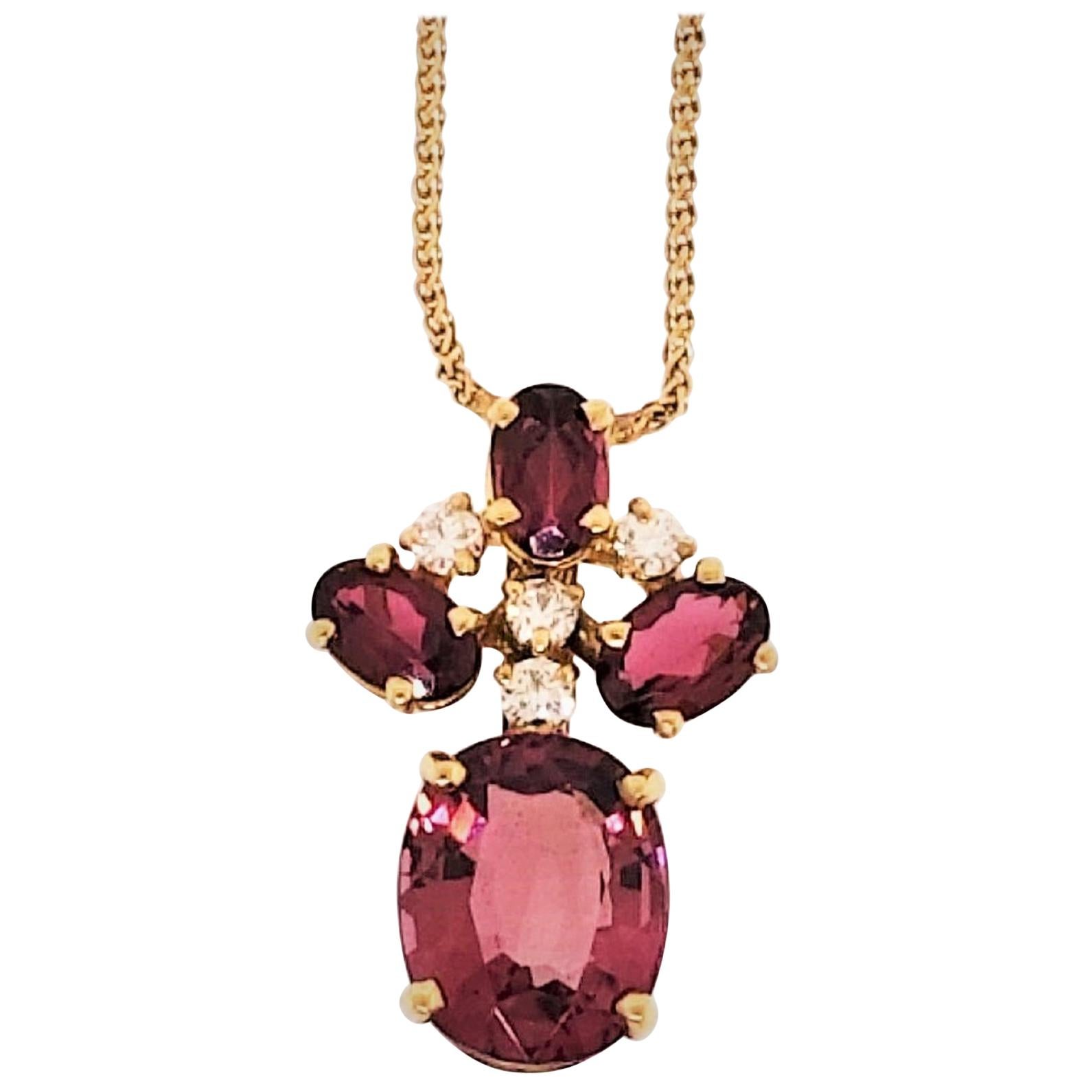 18 Karat Yellow Gold, Tourmaline 4.94 Carat and Diamond 0.12 Carat Necklace For Sale