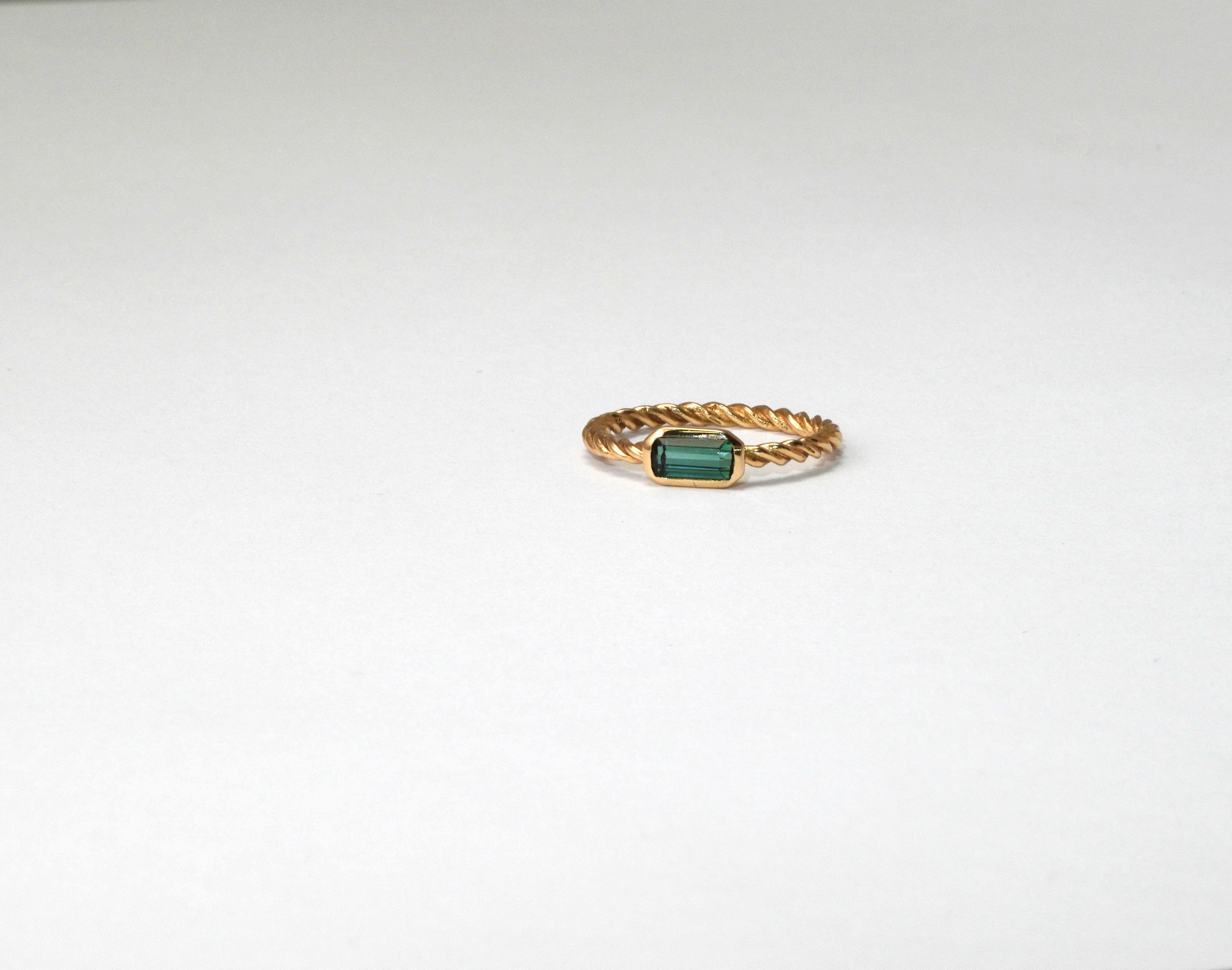 Bague en or jaune 18 carats avec tourmaline indicolite Neuf - En vente à София, BG