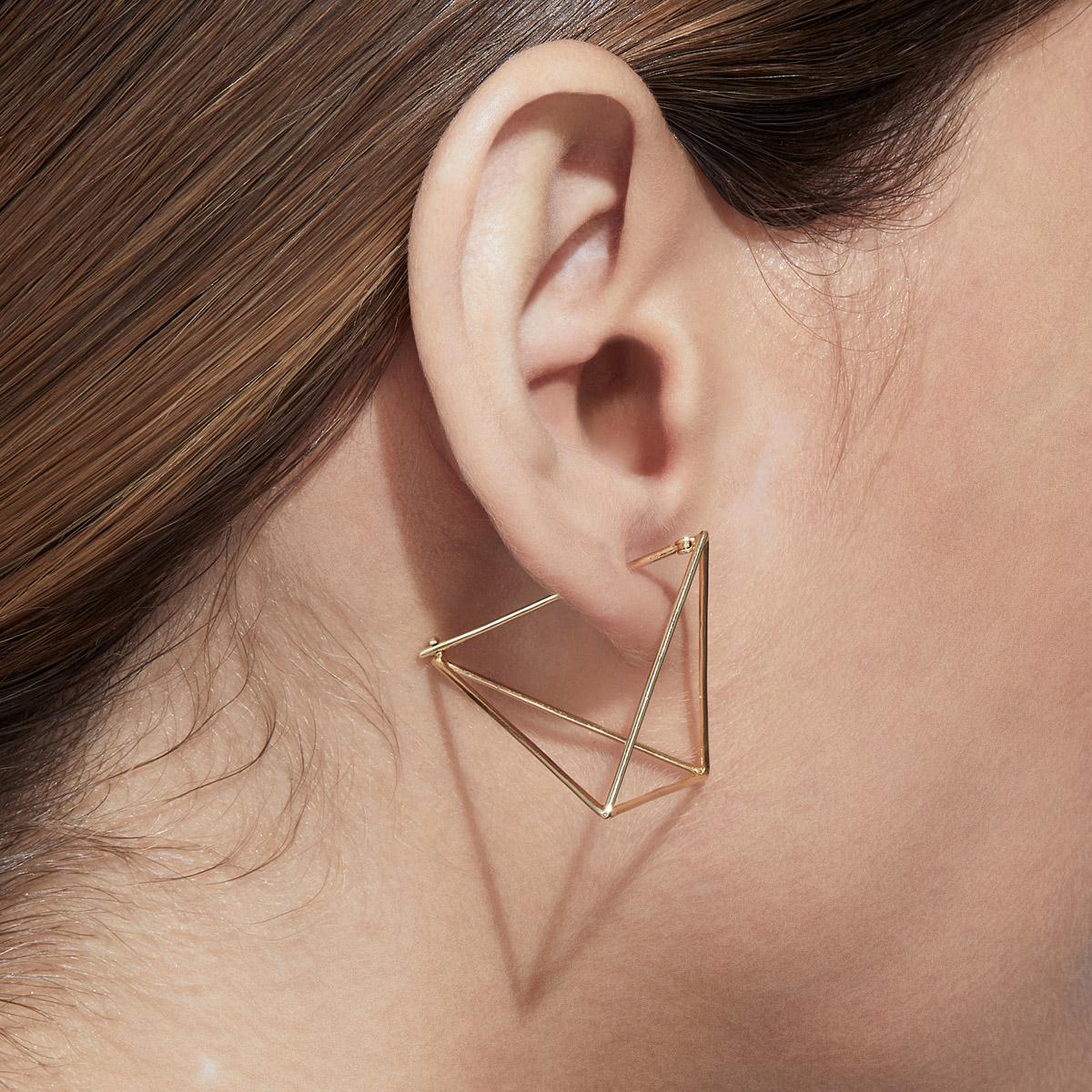 Contemporary 18 Karat Yellow Gold Triangle Pair Earrings For Sale