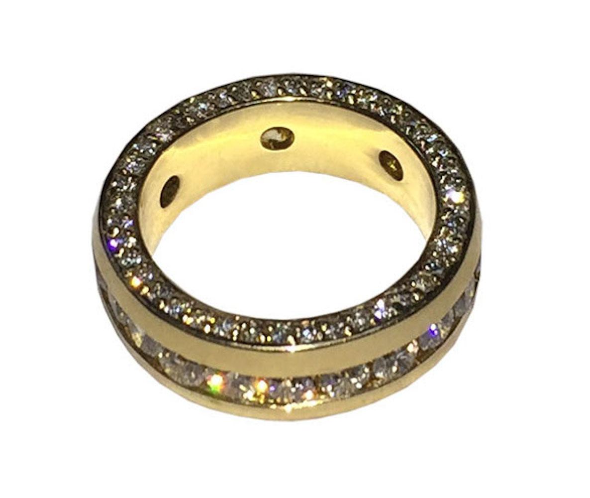 18 Karat Yellow Gold Triple Sided Diamond Pave Band In New Condition For Sale In New York, NY