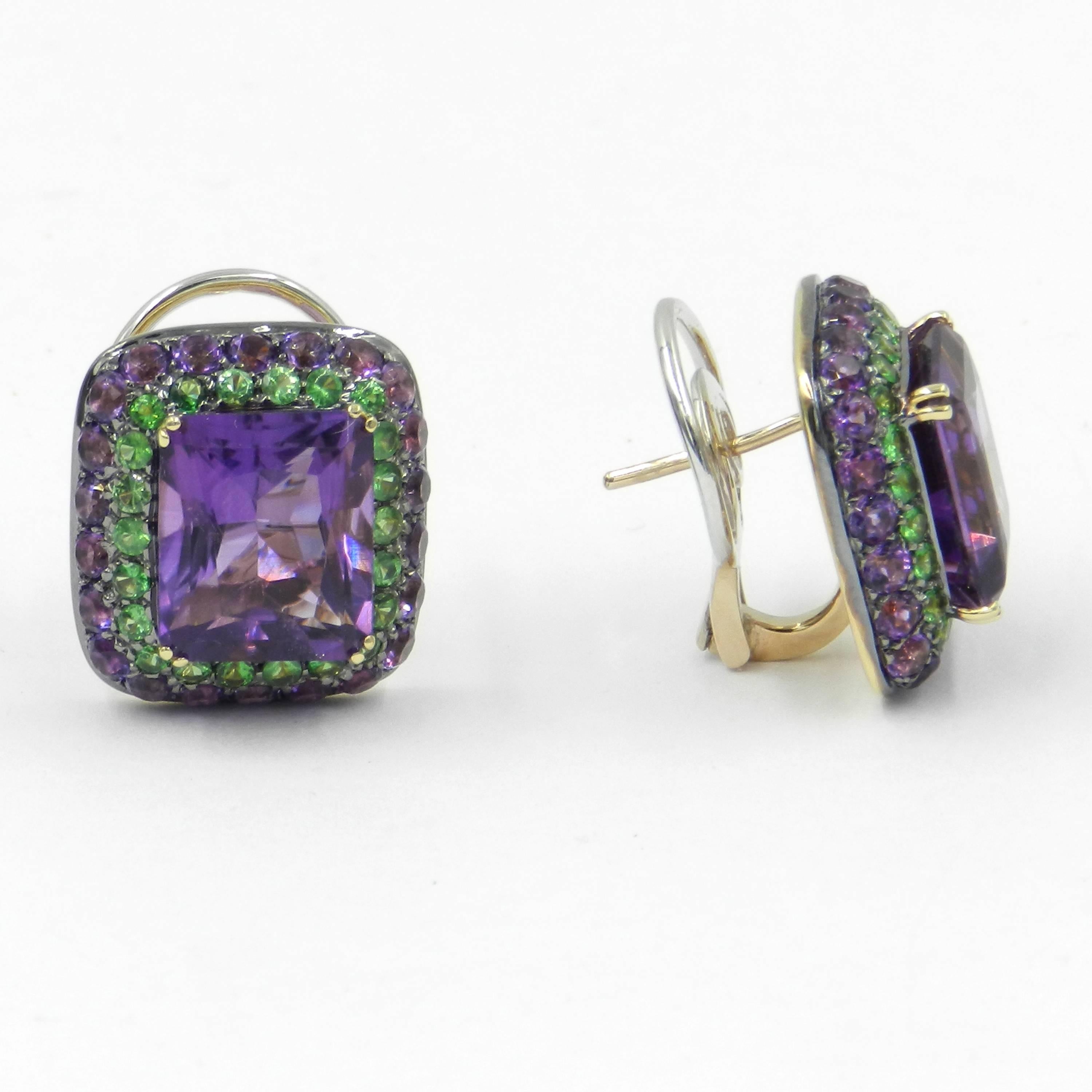 18KT Yellow Gold TSAVORITE and AMETHYST Square EARRINGS with clip and post.

GOLD gr  : 13,00
TSAVORITE and AMETHYST ct : 15,37