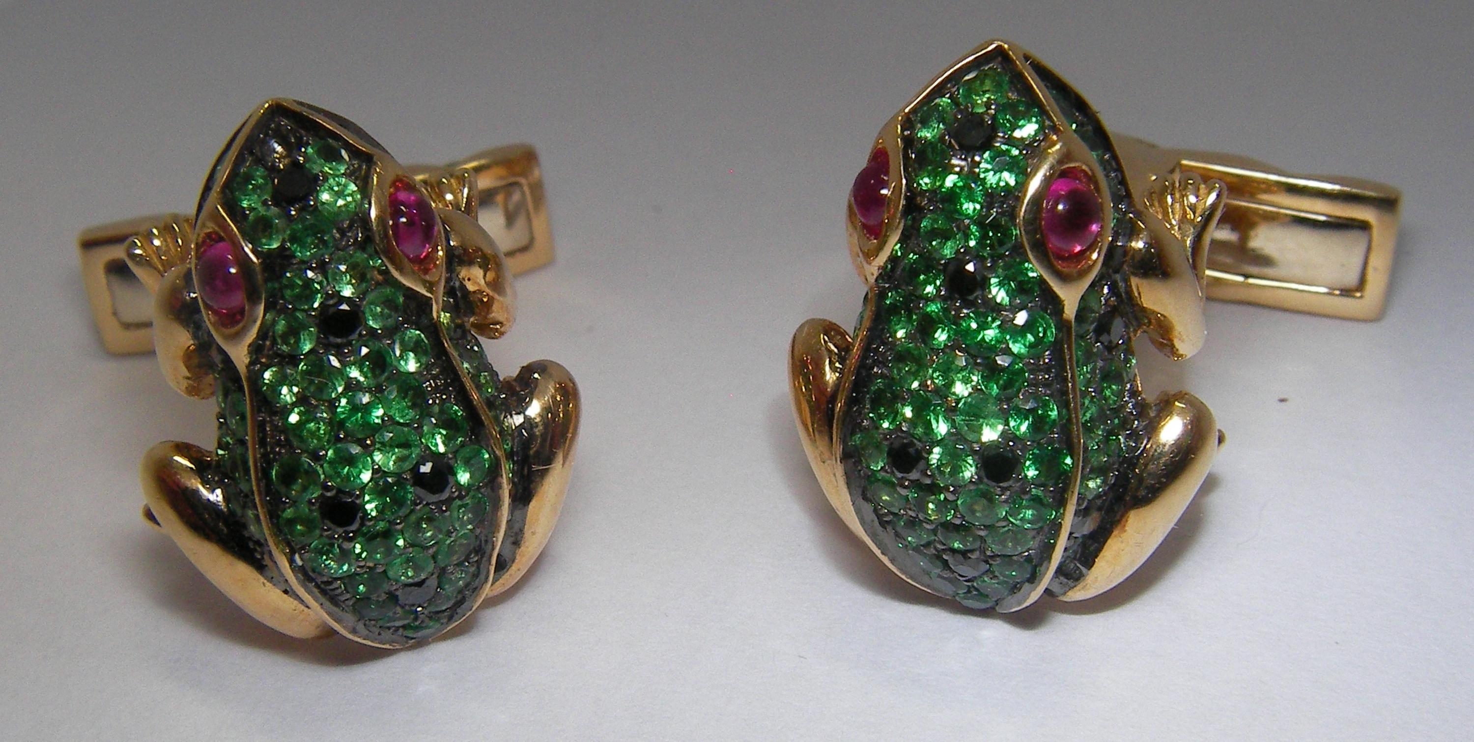 18 Karat Yellow Gold Tsavorite Ruby and Black Diamond Cufflinks For Sale 1