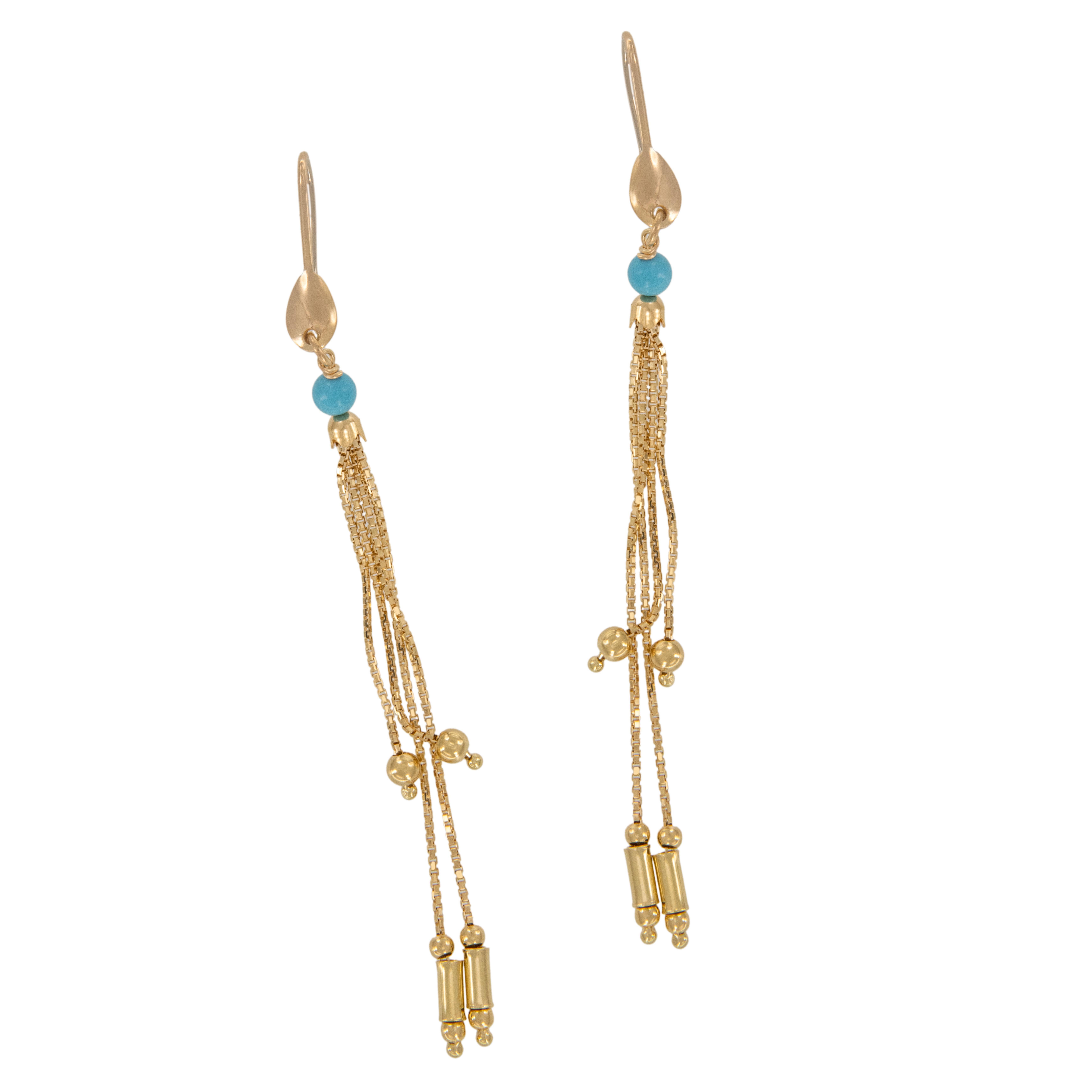 Made in Italy! Questi orecchini lunghi a 4 pendenti in oro giallo 18 carati ondeggiano e si muovono con te per un look divertente! Realizzato con ganci da pastore per essere indossato e tolto con facilità, presenta perline turchesi rotonde da 4 mm