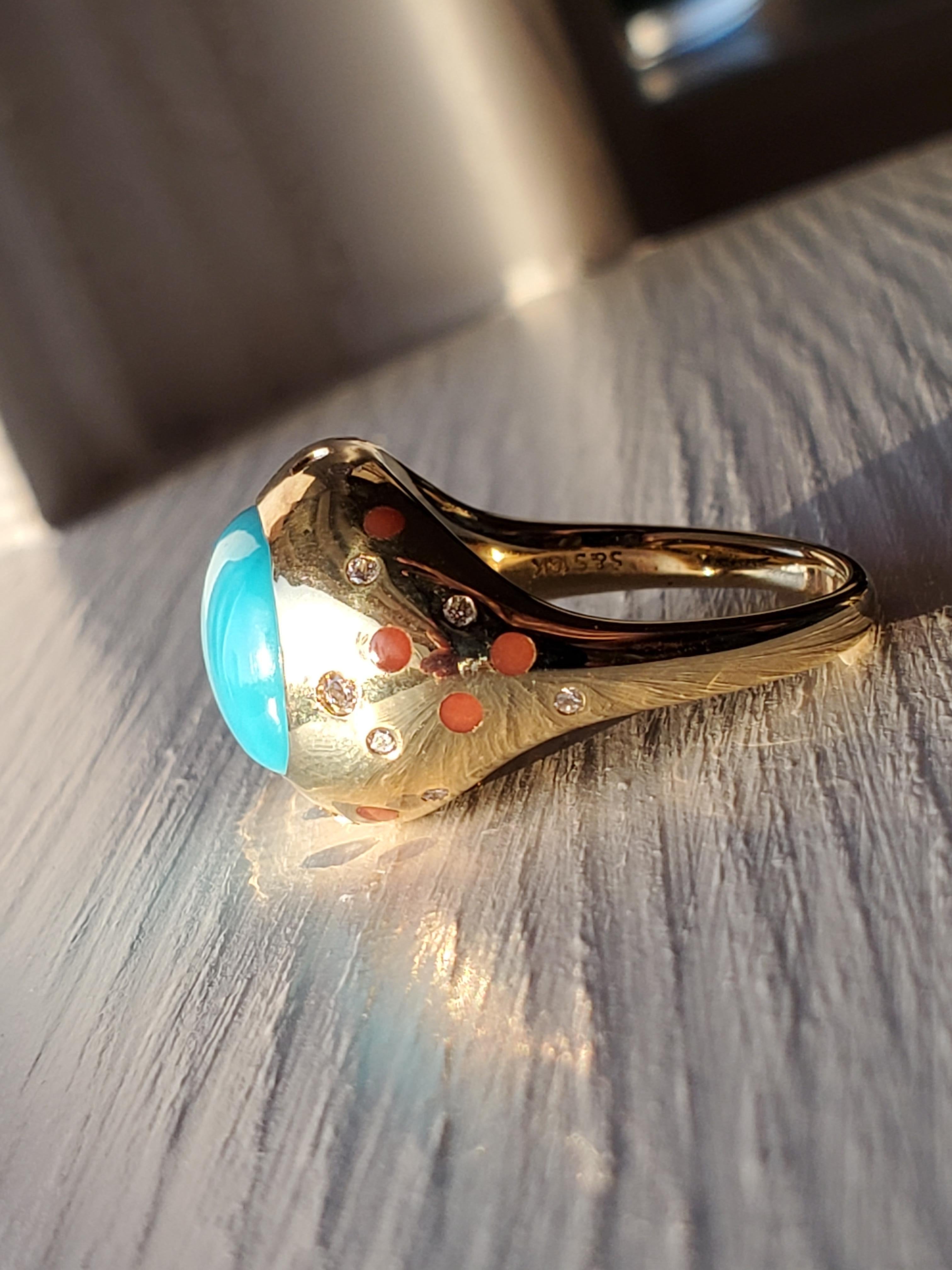 Anillo de cóctel Riviera de oro amarillo de 18 quilates con turquesa, coral y diamantes en venta 2