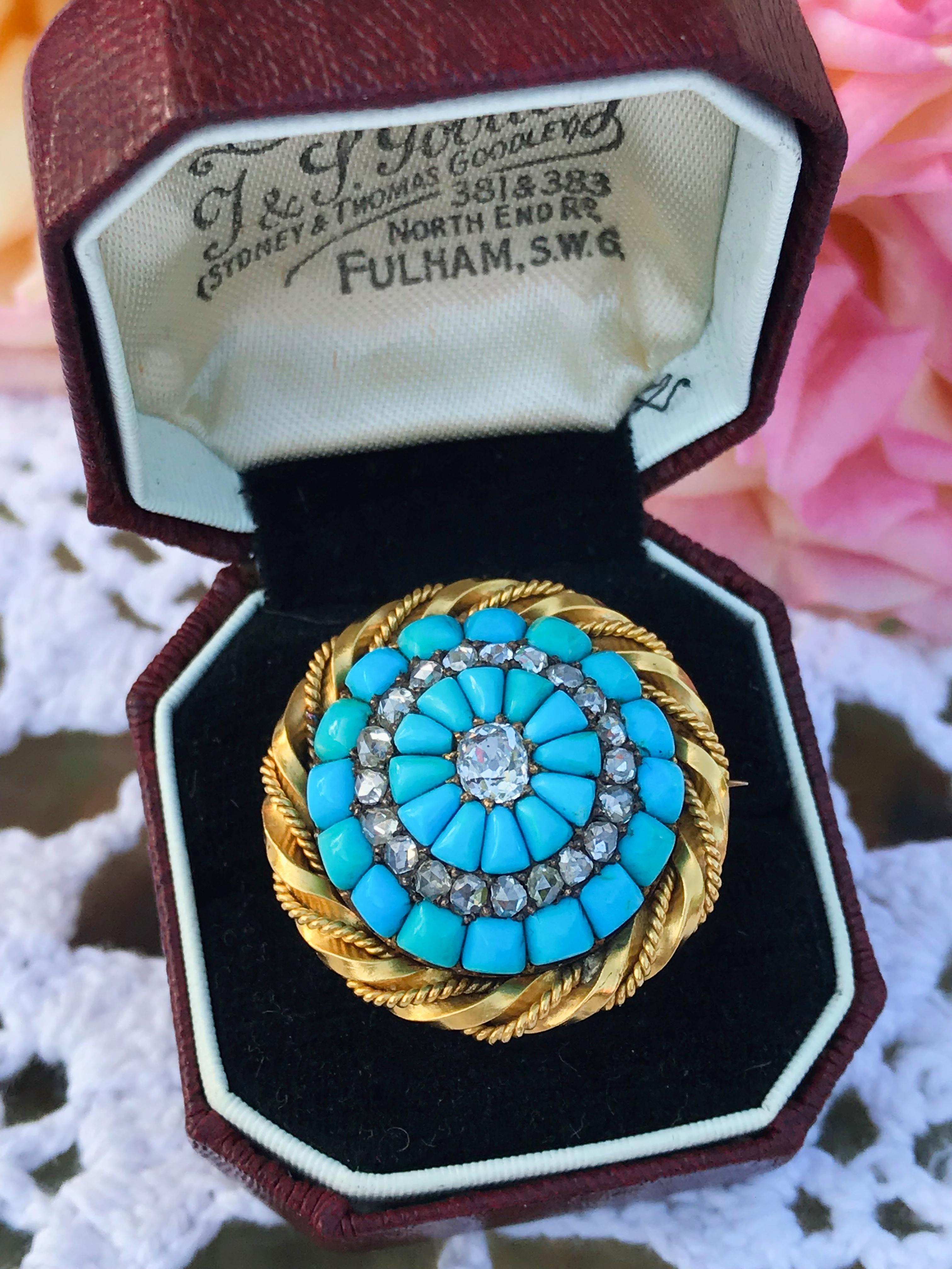 18 Karat Yellow Gold Turquoise and Diamond Set Brooch For Sale 1