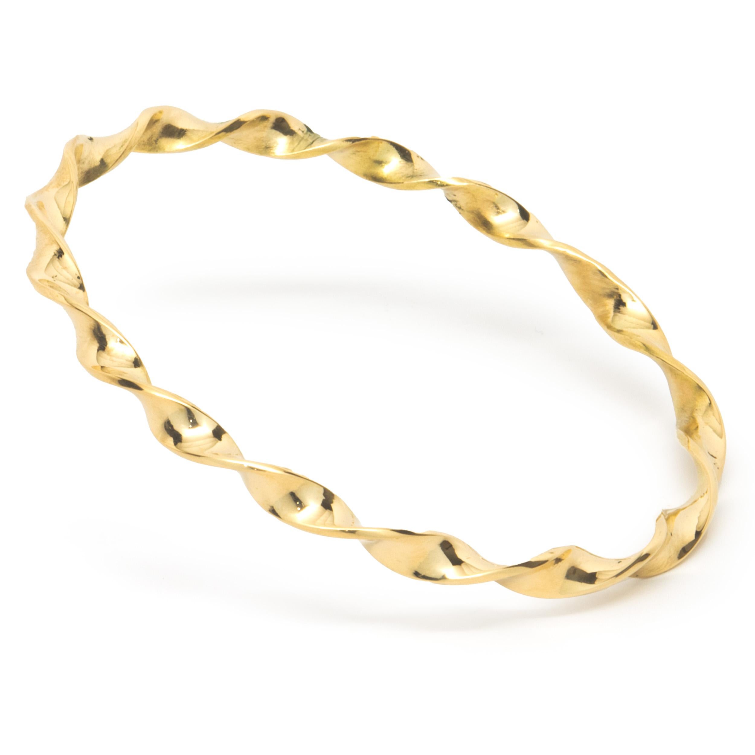 Armreif aus 18 Karat Gelbgold mit gedrehtem Armband im Zustand „Hervorragend“ in Scottsdale, AZ