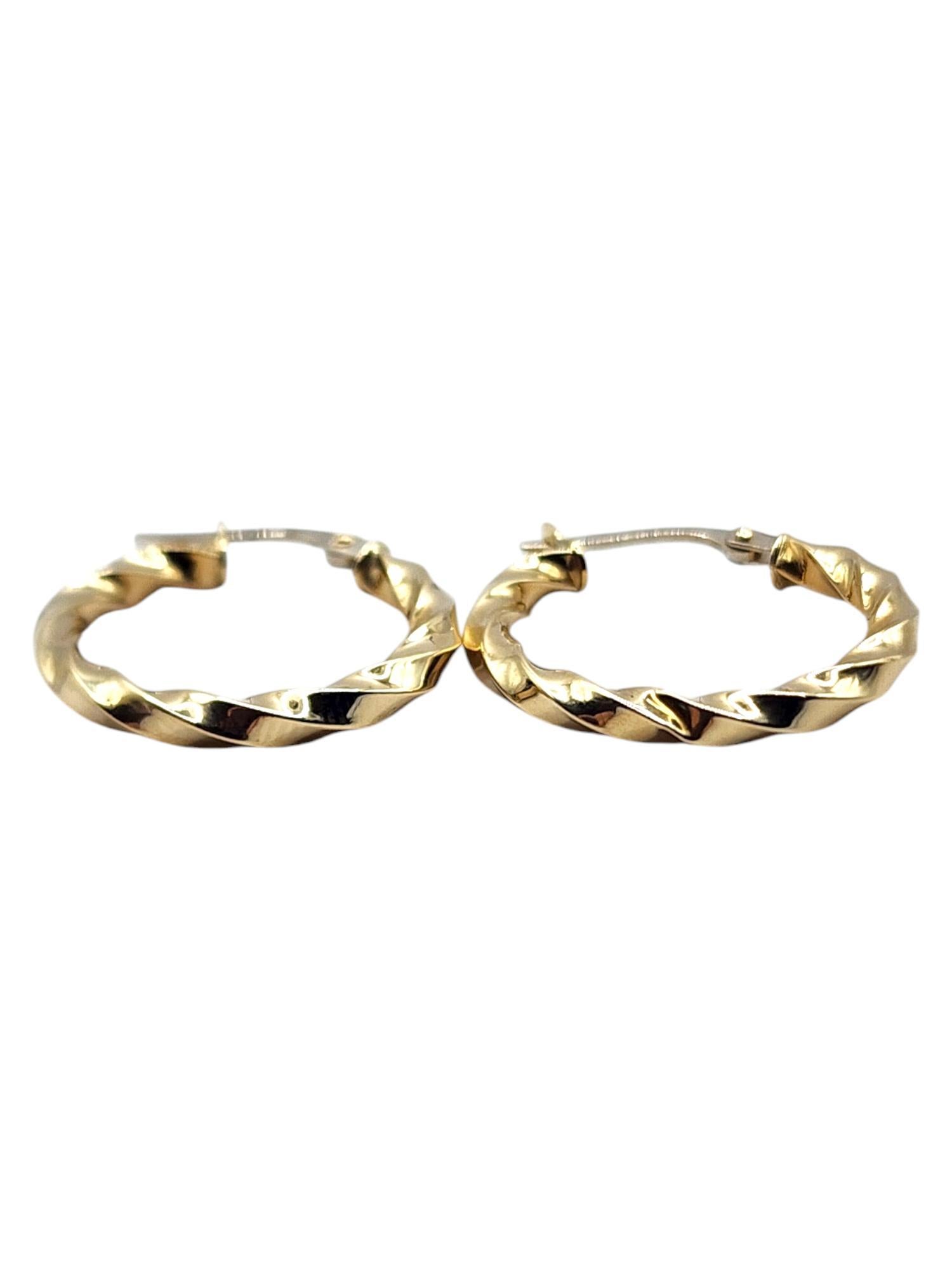 Créoles torsadées en or jaune 18 carats n° 20465 Pour femmes en vente