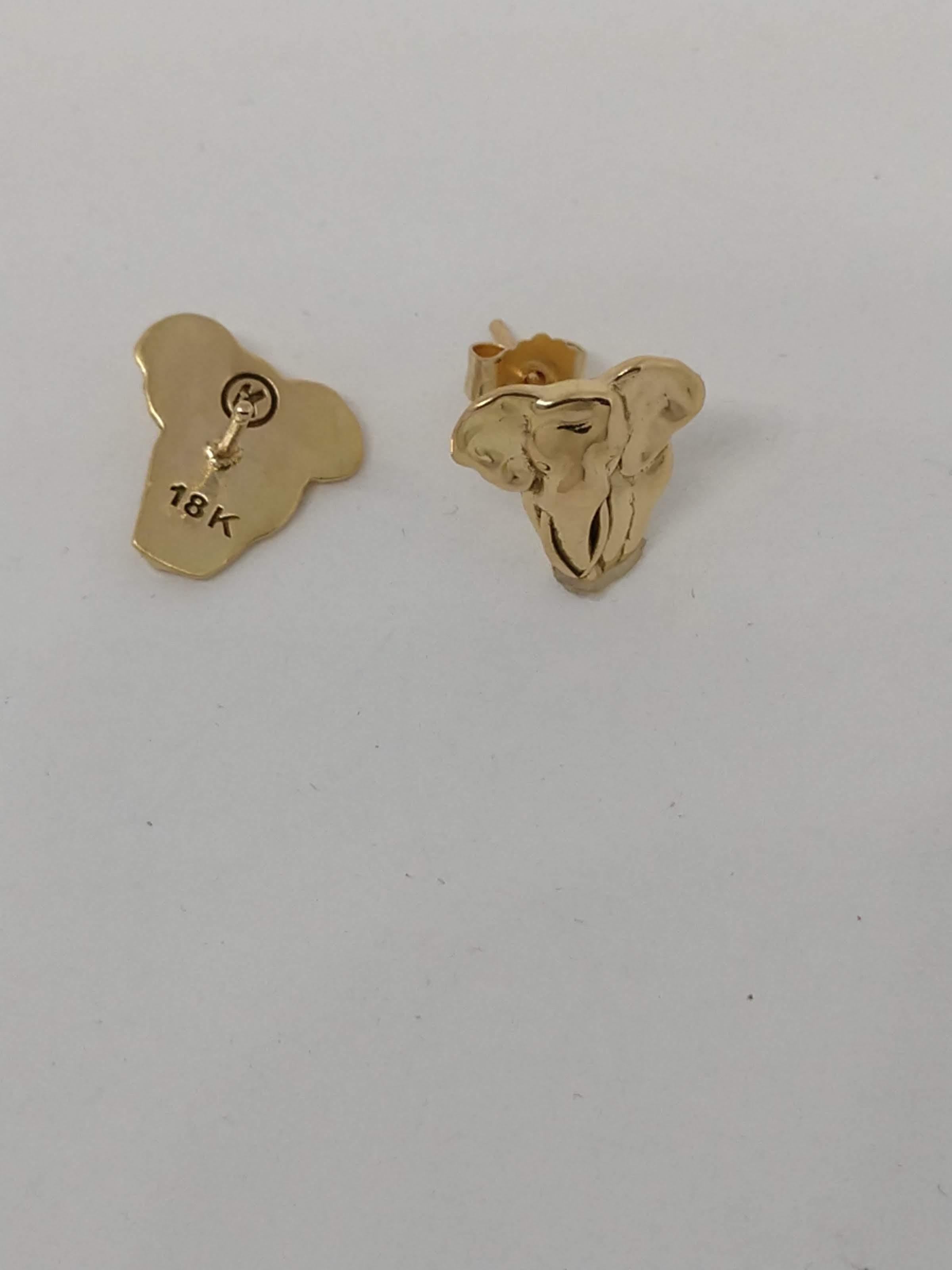 Clous d'oreilles en or jaune 18 carats avec deux têtes d'éléphants Neuf - En vente à New York, NY