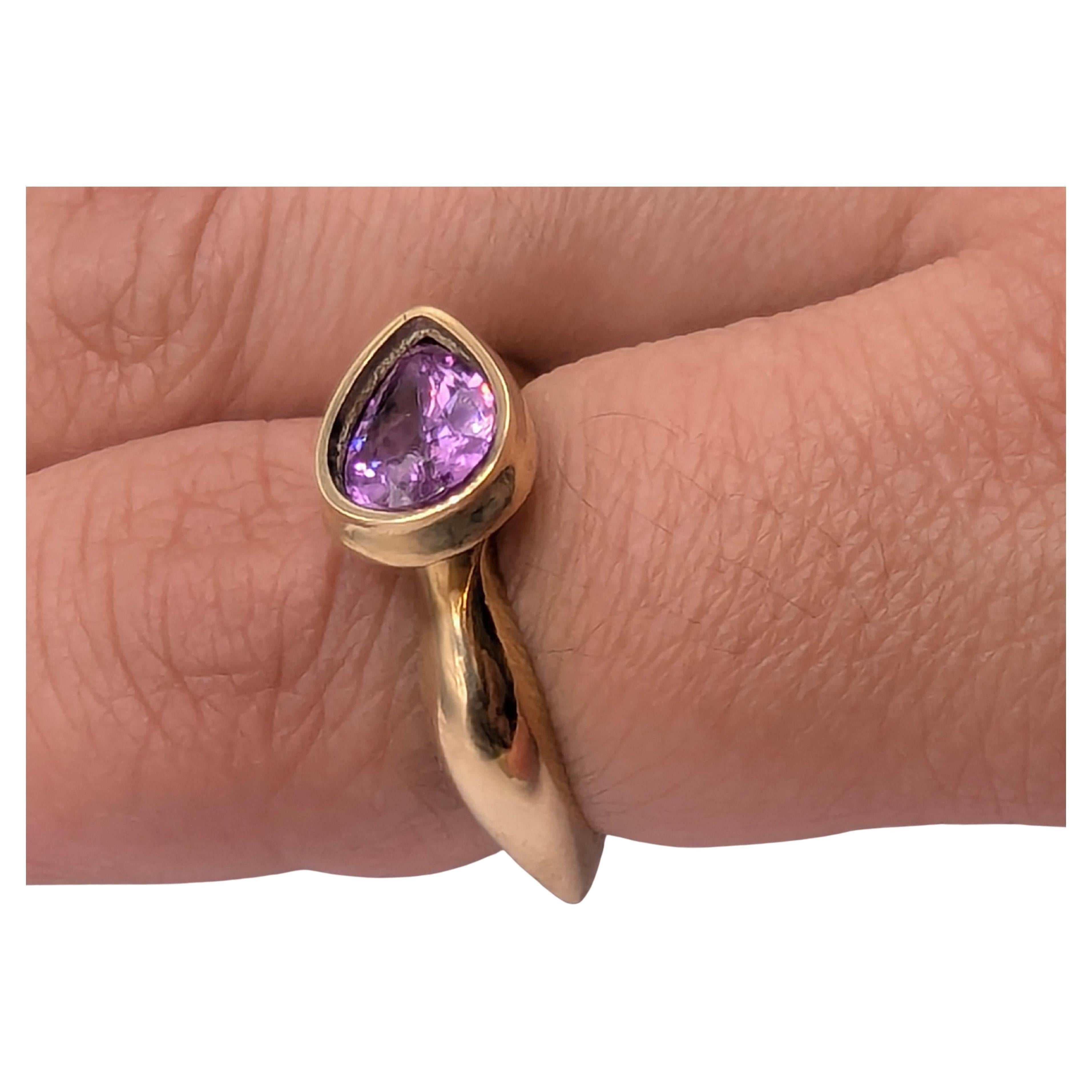 For Sale:  18 Karat Yellow Gold Unheated 1.57Carat  Purple Sapphire Sculpture Ring 2