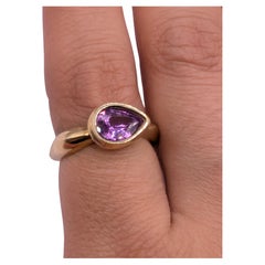 18 Karat Yellow Gold Unheated 1.57Carat  Purple Sapphire Sculpture Ring