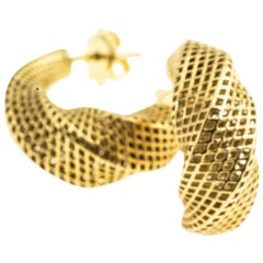 18 Karat Yellow Gold Unique Mobius Earrings 360 Degrees Twist