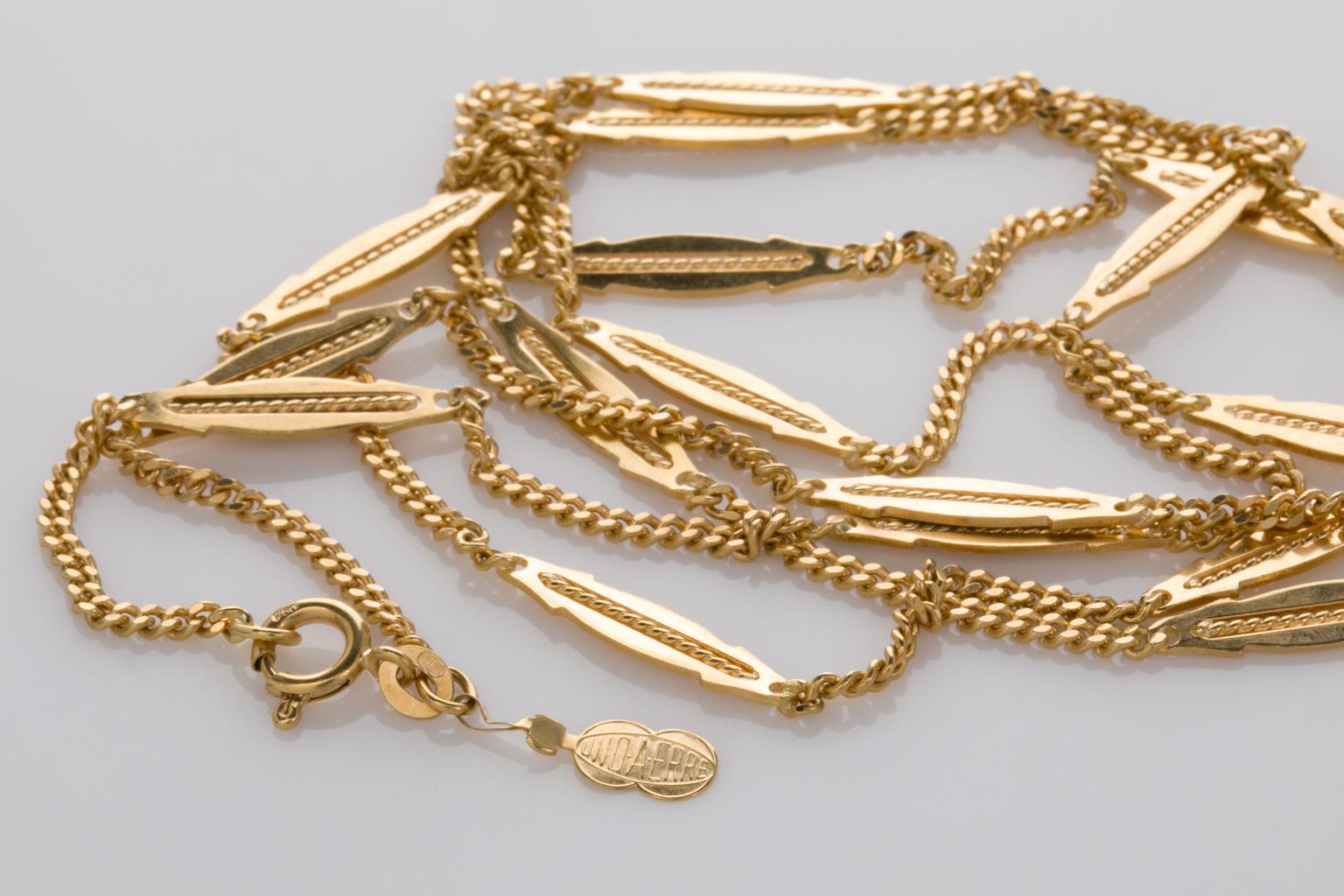 18 Karat Yellow Gold UNO-A-ERRE Fancy Link Chain In Excellent Condition For Sale In QLD , AU