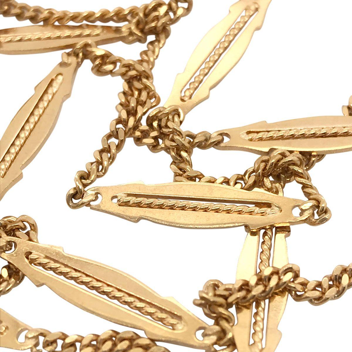 Chains like this are so wonderful to have as part of your jewellery wardrobe. Easy to throw on with any outfit and adds that subtle touch of class and elegance. Fashioned in 18k yellow gold this necklace is a combination of a fine curb link chain