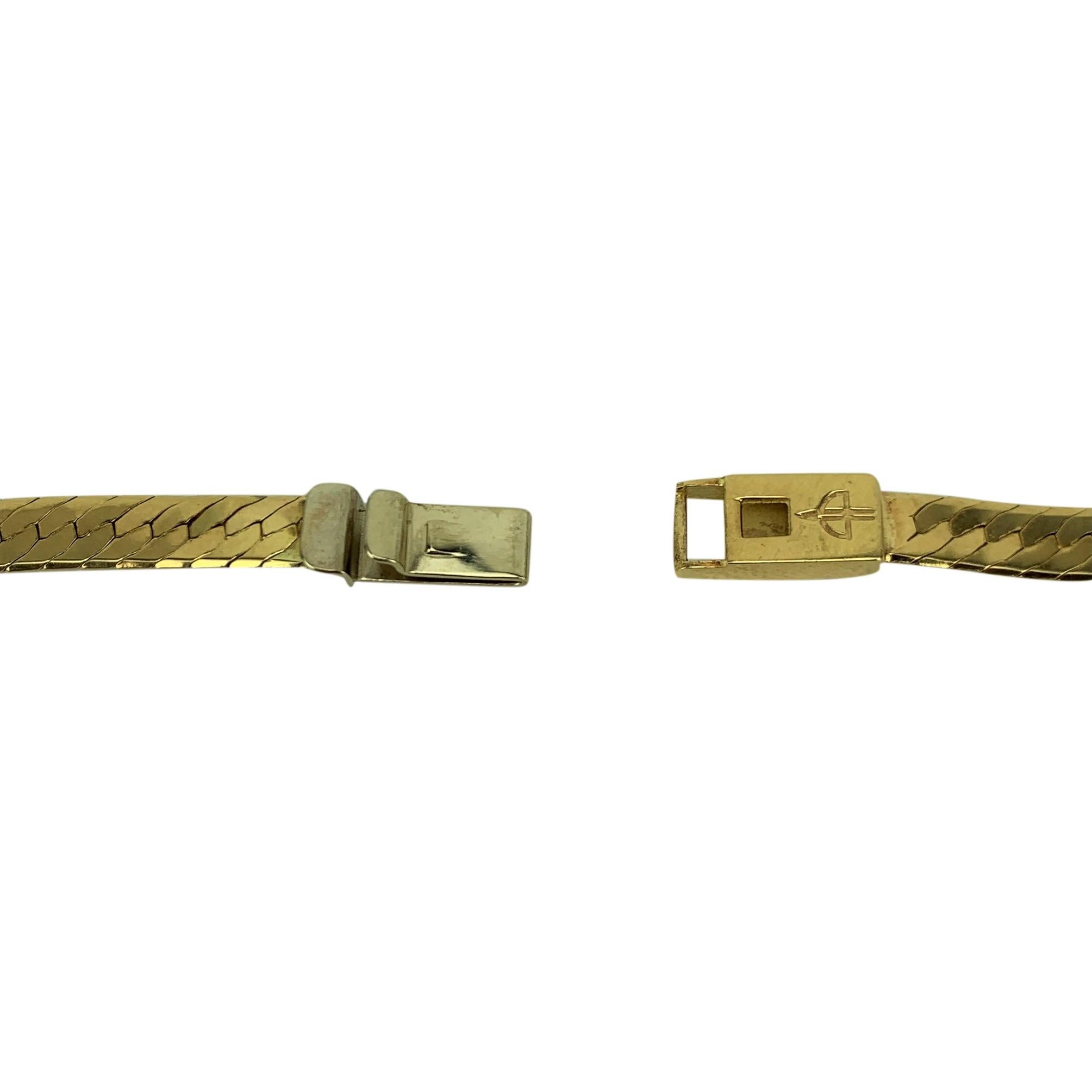 18 Karat Yellow Gold V Shaped Herringbone Link Chain Necklace In Good Condition In Guilford, CT