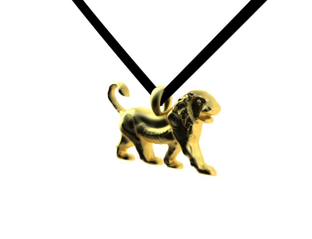 Contemporain Collier à pendentif lion Persepolis en or jaune 18 carats Vermeil en vente