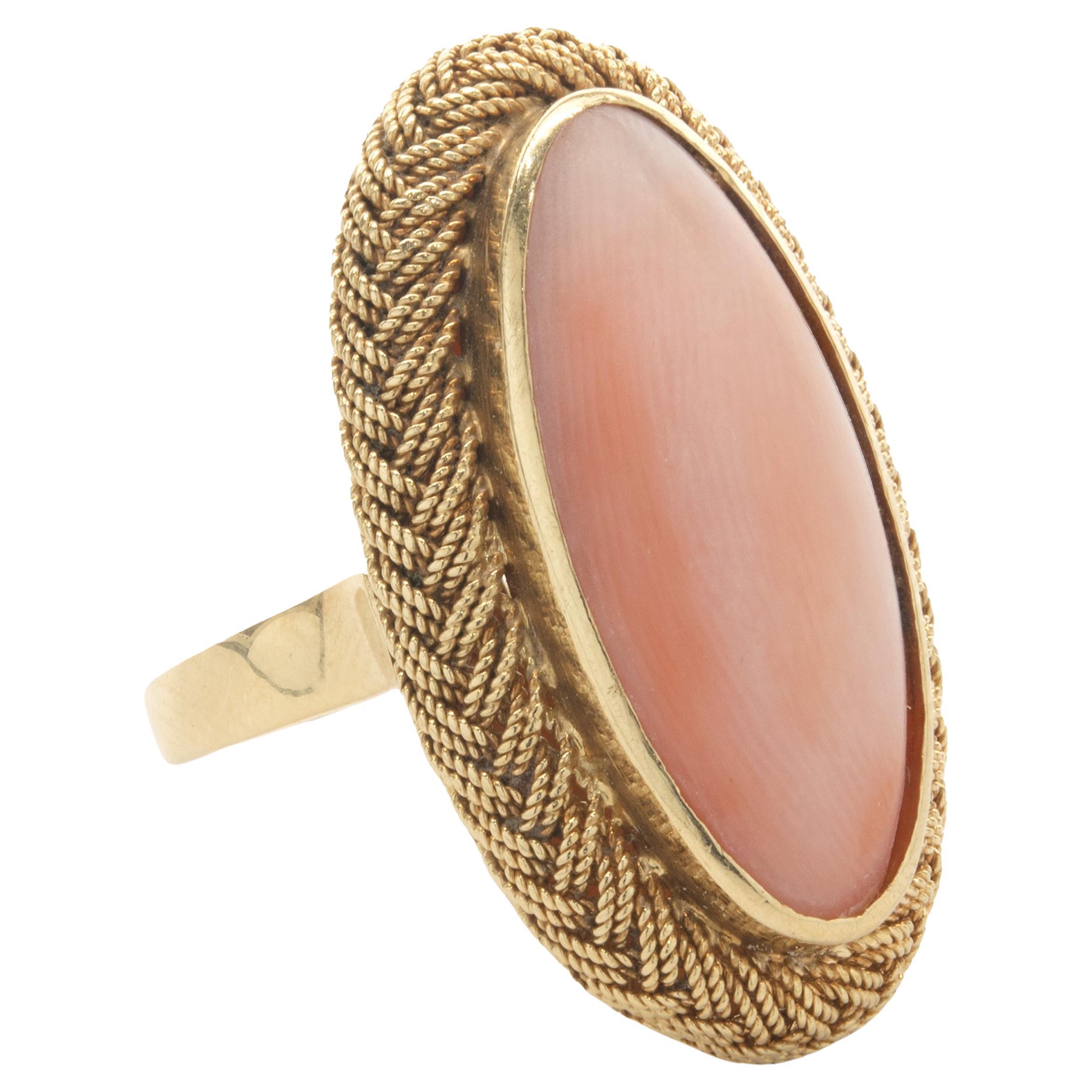 Designer: kundenspezifisch
MATERIAL: 18K Gelbgold
Ringgröße: 5.5 (bitte erlauben Sie bis zu 2 zusätzliche Arbeitstage für Größenanfragen)
Abmessungen: Ringspitze 30 mm 
Gewicht:  8,65 Gramm