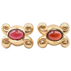 18 Karat Yellow Gold Vintage Cabochon Cut Bezel Set Garnet Earrings