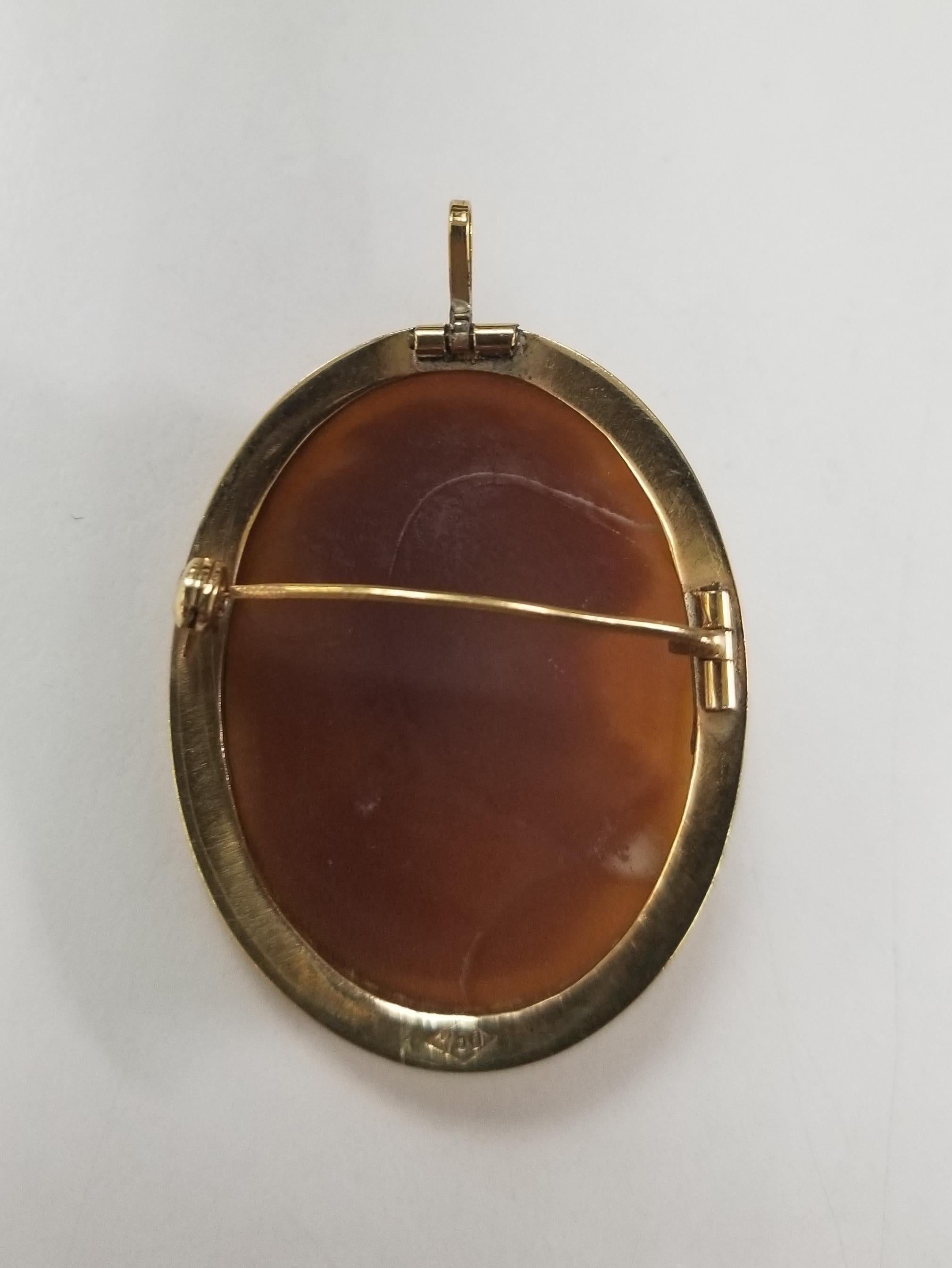 18 Karat Yellow Gold Vintage Cameo Pin and Pendant In Excellent Condition For Sale In Los Angeles, CA