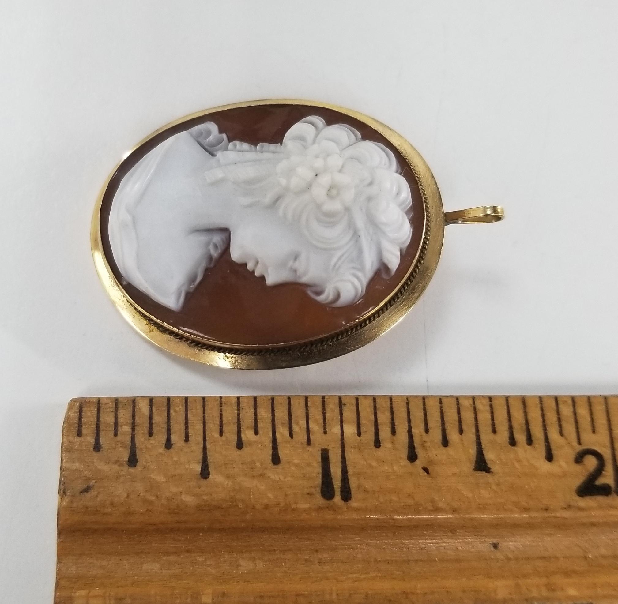 18 Karat Yellow Gold Vintage Cameo Pin and Pendant For Sale 1