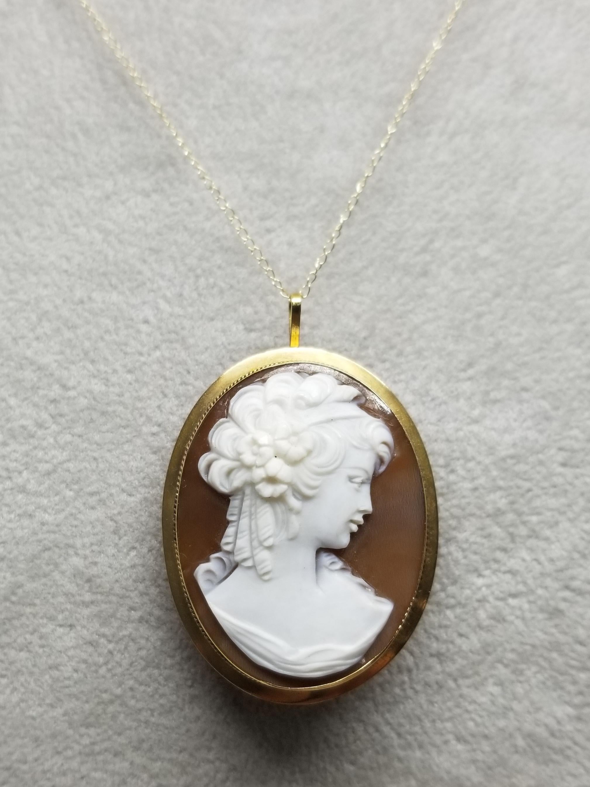18 Karat Yellow Gold Vintage Cameo Pin and Pendant For Sale 4