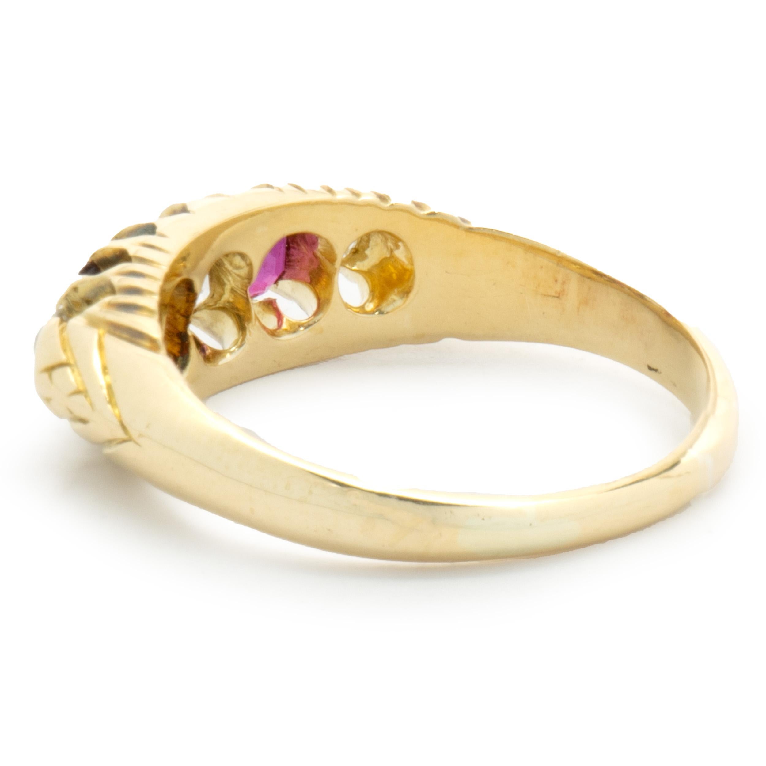 18 Karat Yellow Gold Vintage Diamond and ruby Ring In Good Condition For Sale In Scottsdale, AZ
