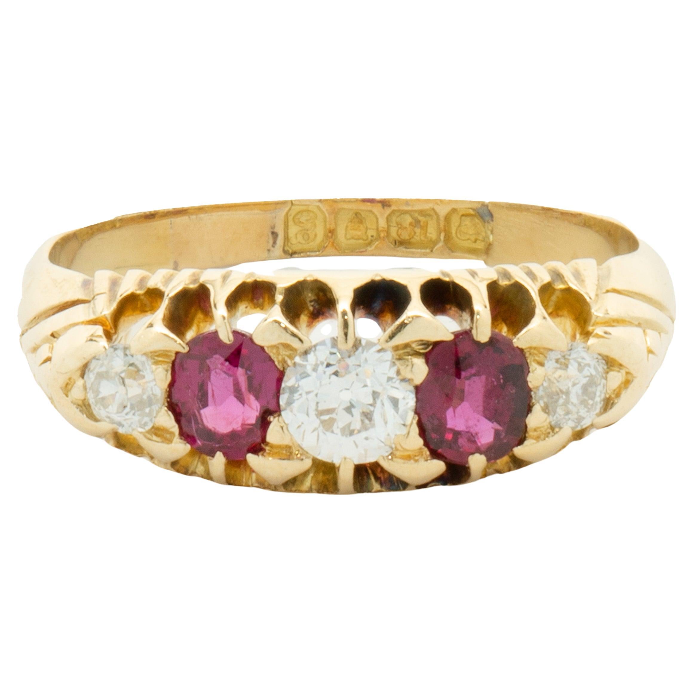18 Karat Yellow Gold Vintage Diamond and ruby Ring For Sale