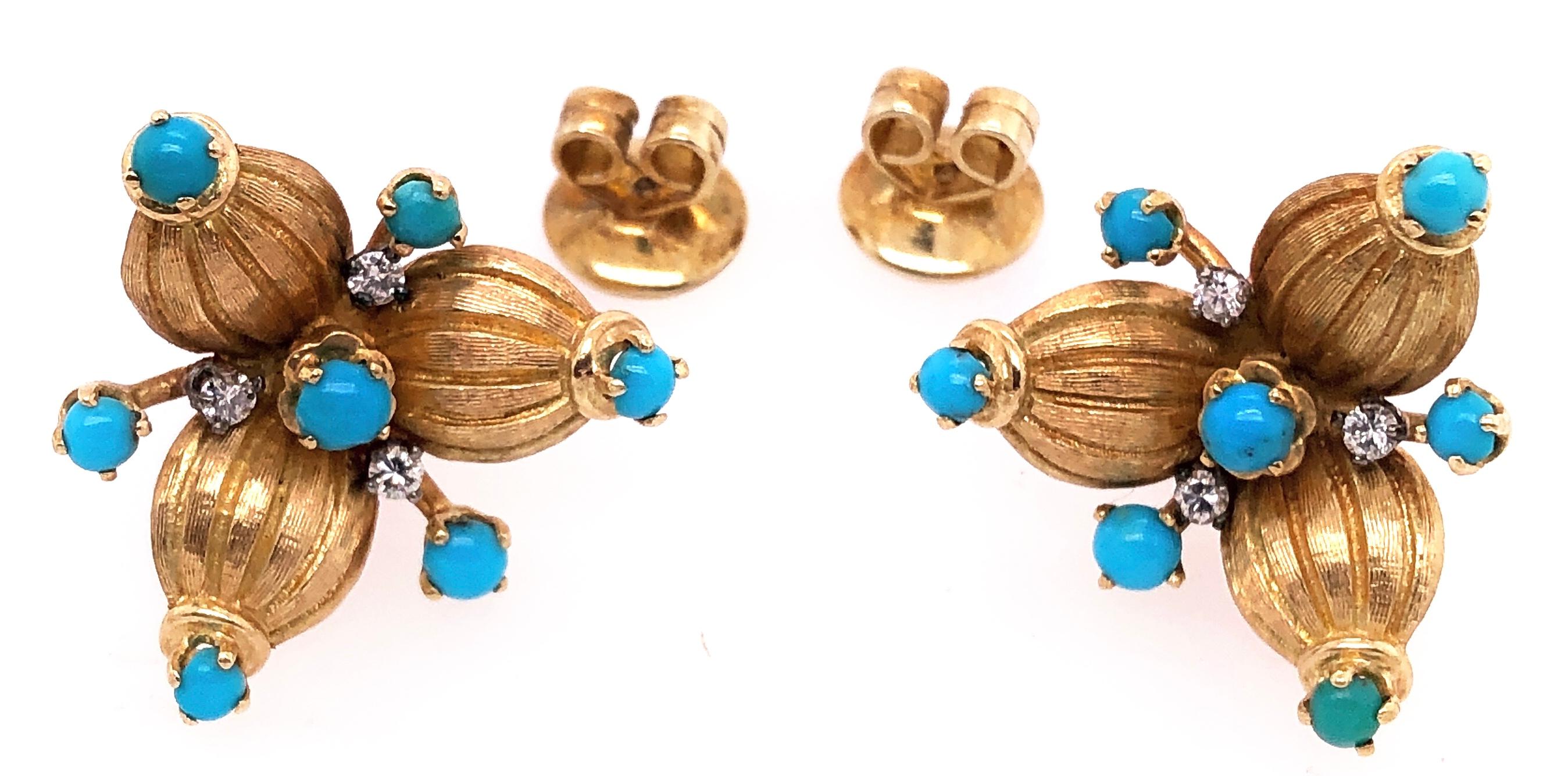 18 Karat Yellow Gold Vintage Earrings with Round Diamonds and Turquoise In Good Condition For Sale In Stamford, CT
