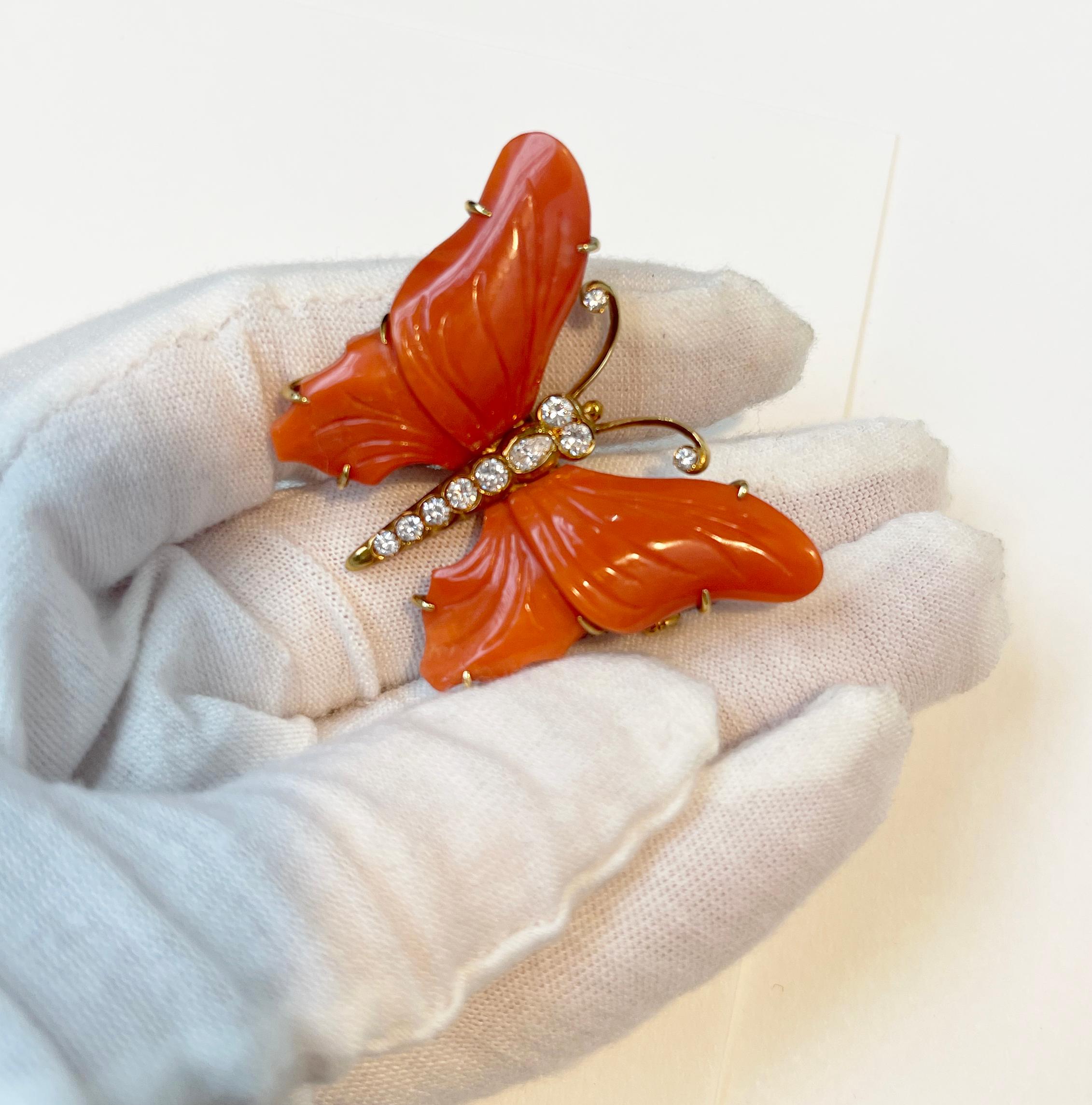 Mixed Cut 18 Karat Yellow Gold Vintage Mediterranean Coral Butterfly Brooch For Sale