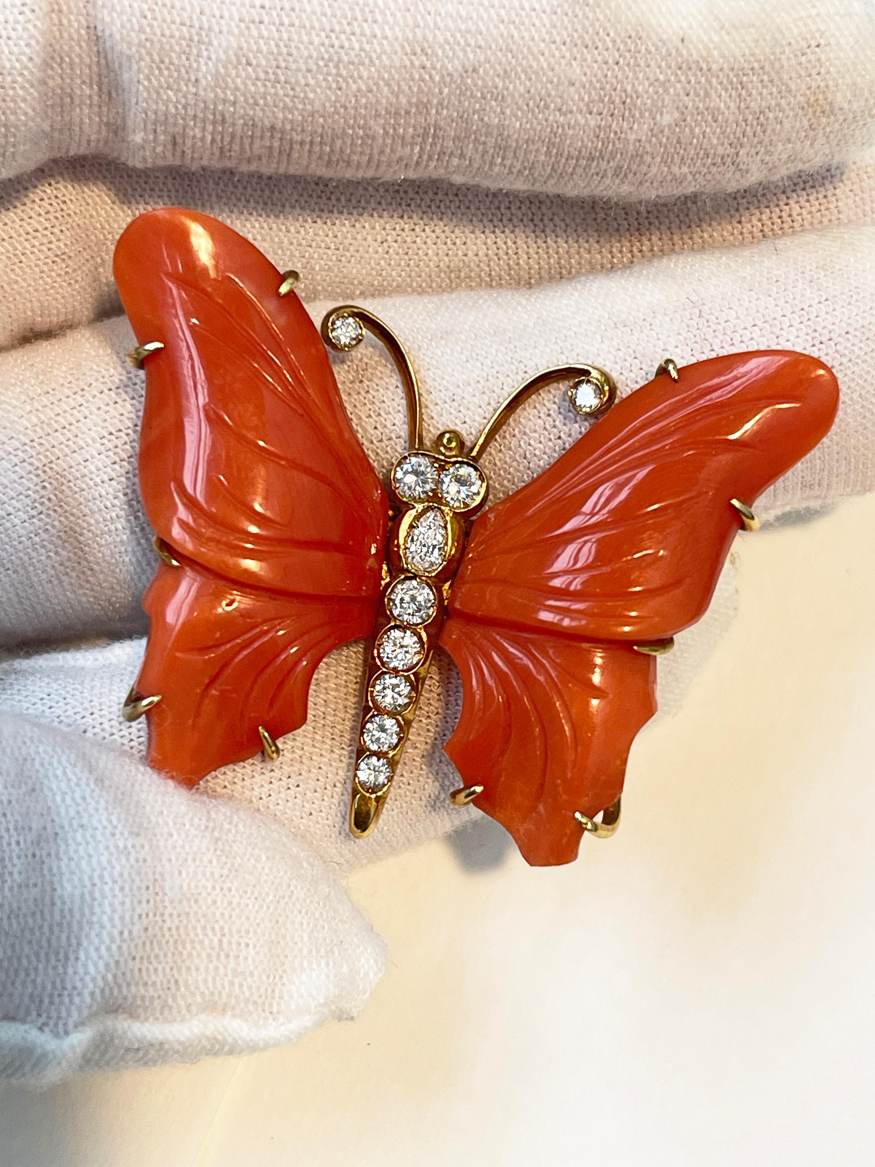 18 Karat Yellow Gold Vintage Mediterranean Coral Butterfly Brooch For Sale 1