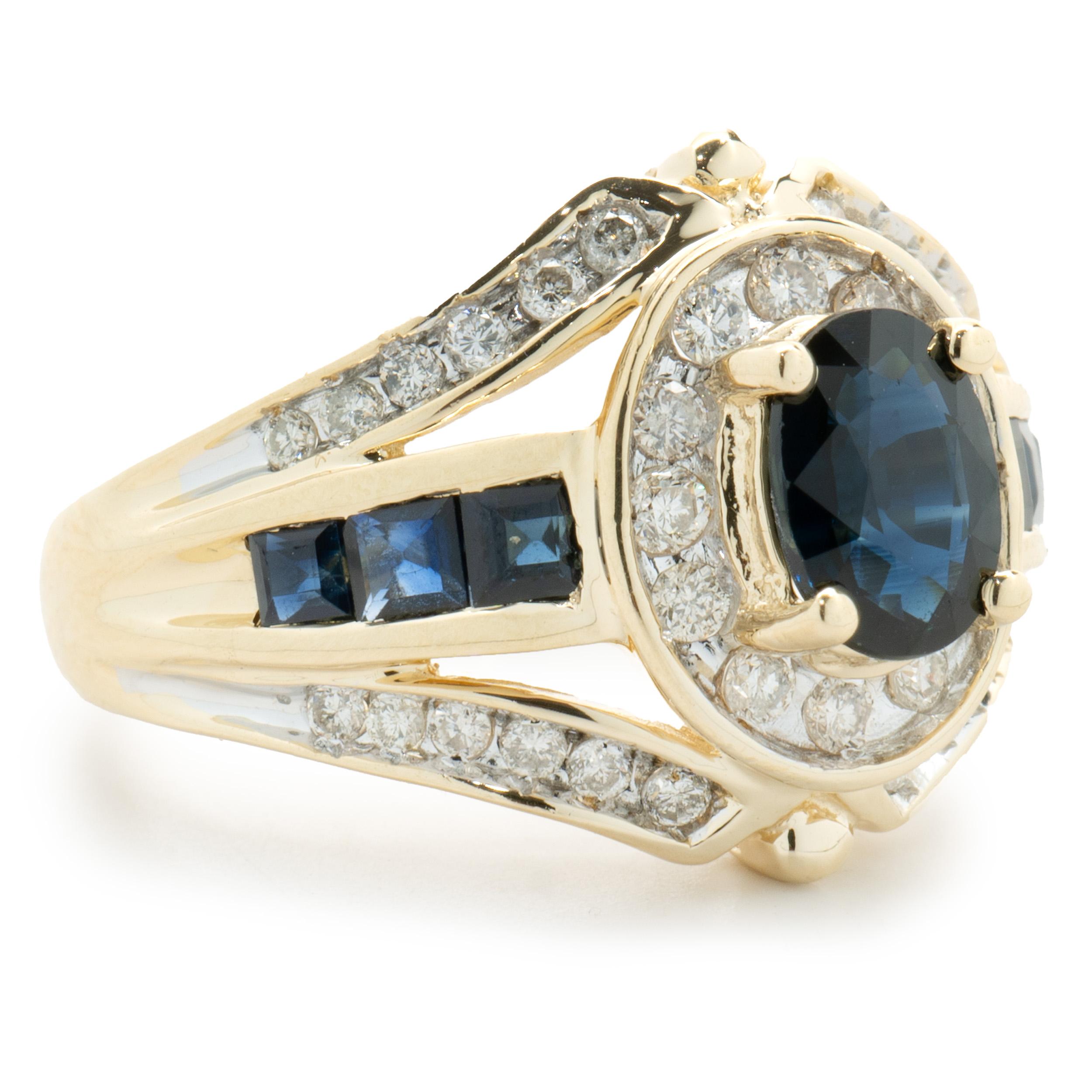 14 Karat Yellow Gold Vintage Oval Sapphire and Diamond Cocktail Ring In Good Condition For Sale In Scottsdale, AZ
